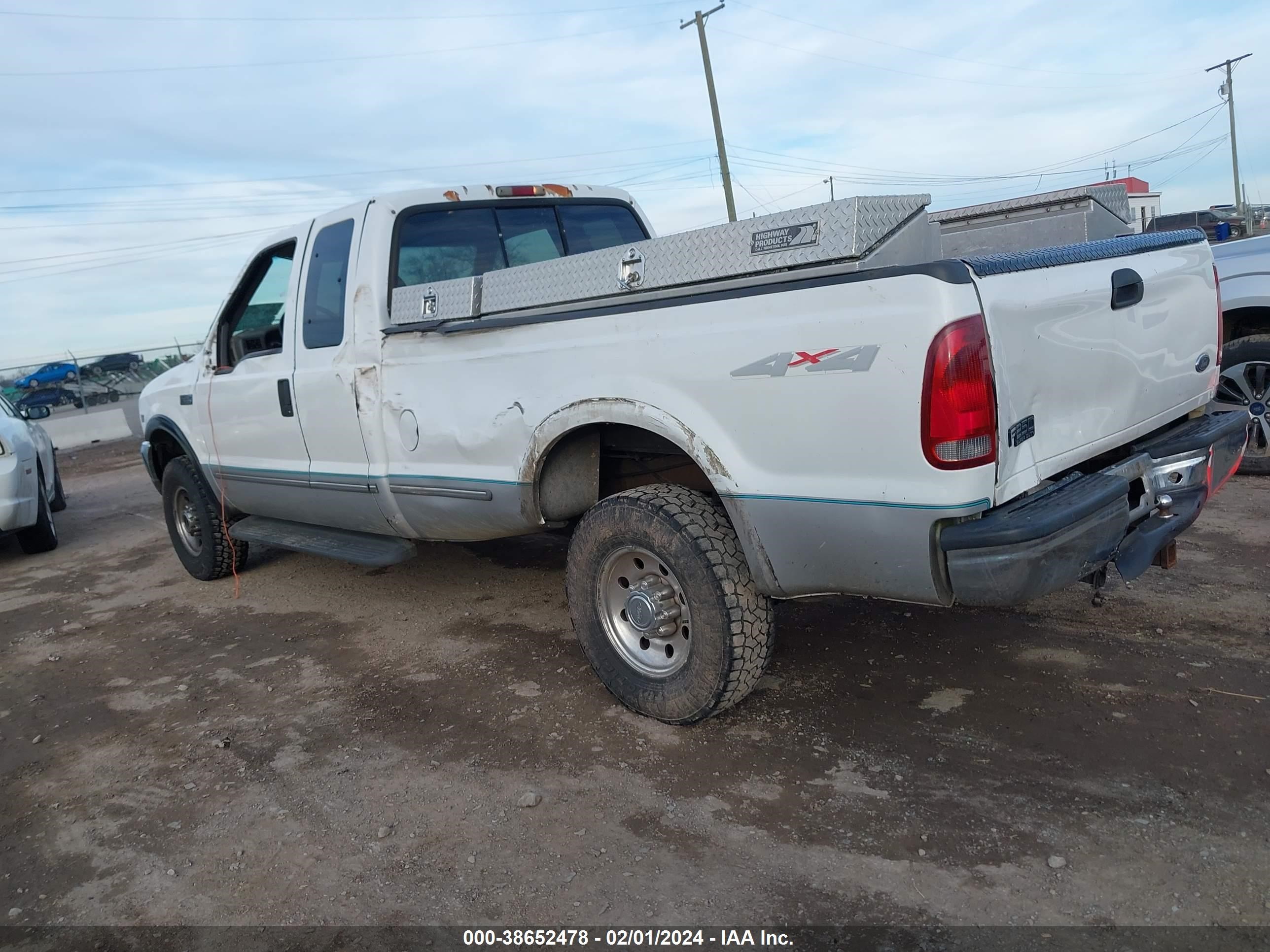 Photo 2 VIN: 1FTNX21F3XEB28102 - FORD F250 