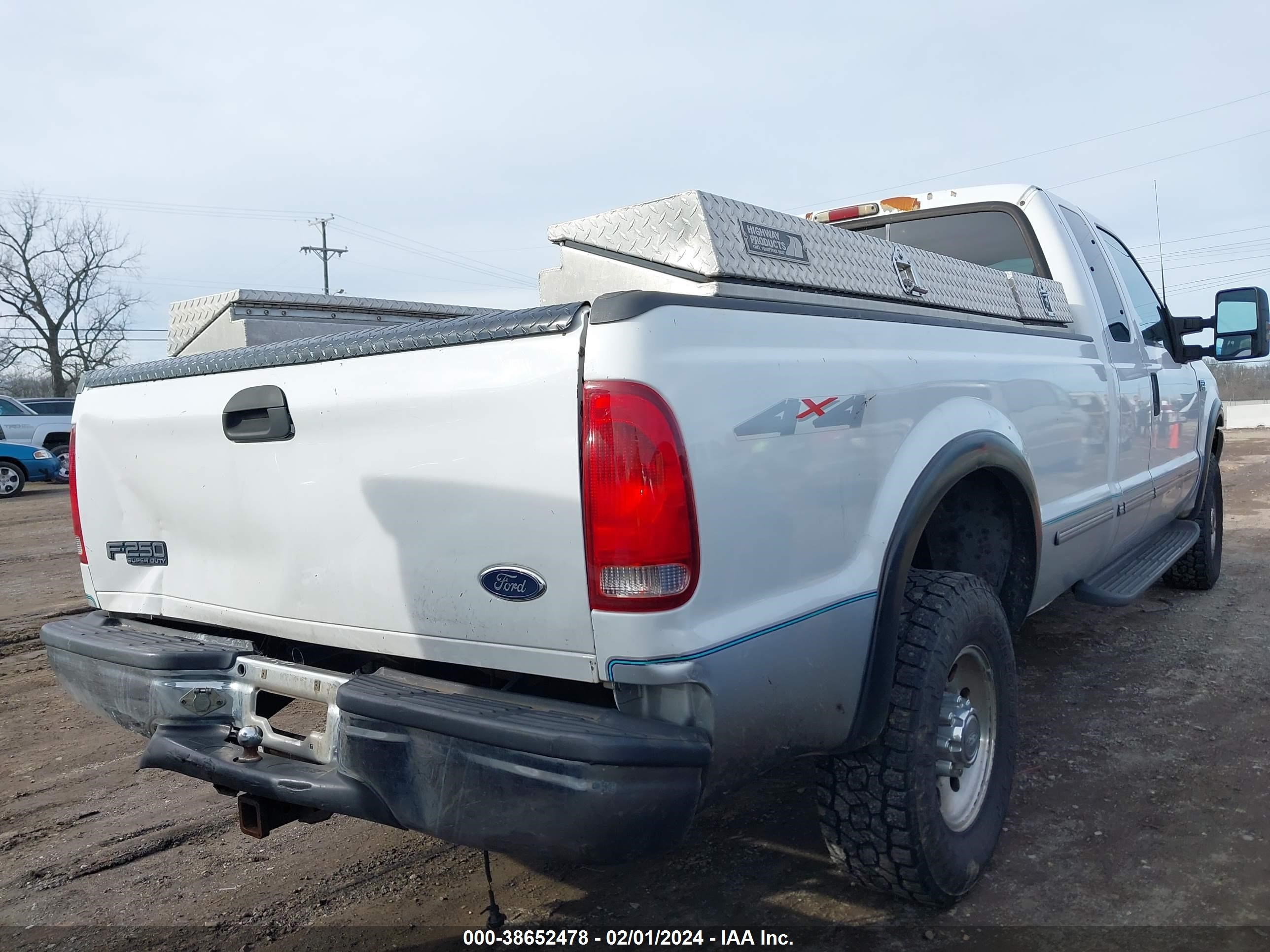 Photo 3 VIN: 1FTNX21F3XEB28102 - FORD F250 