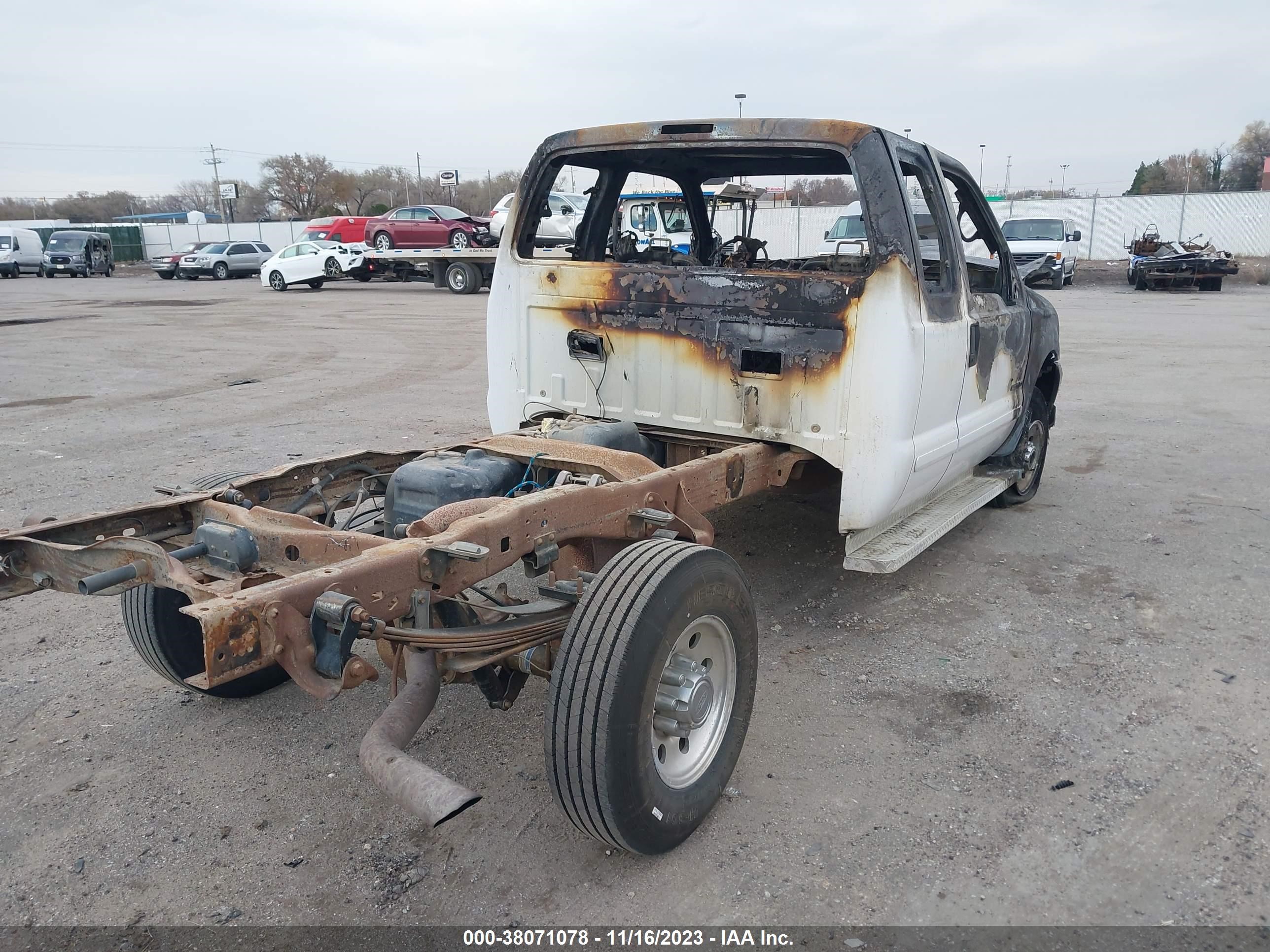 Photo 3 VIN: 1FTNX21F42EA57839 - FORD F250 