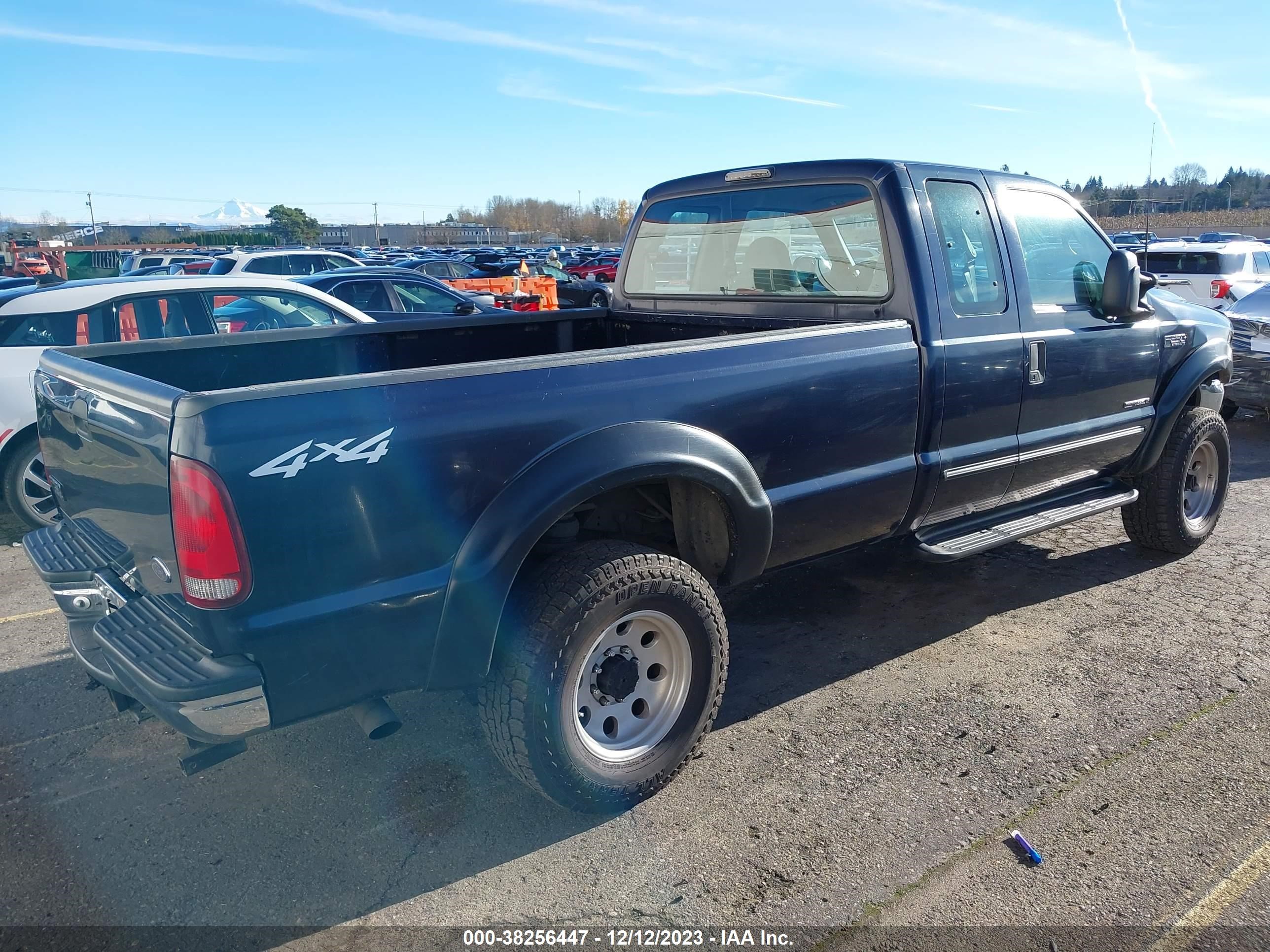 Photo 3 VIN: 1FTNX21F8YEC92155 - FORD F250 