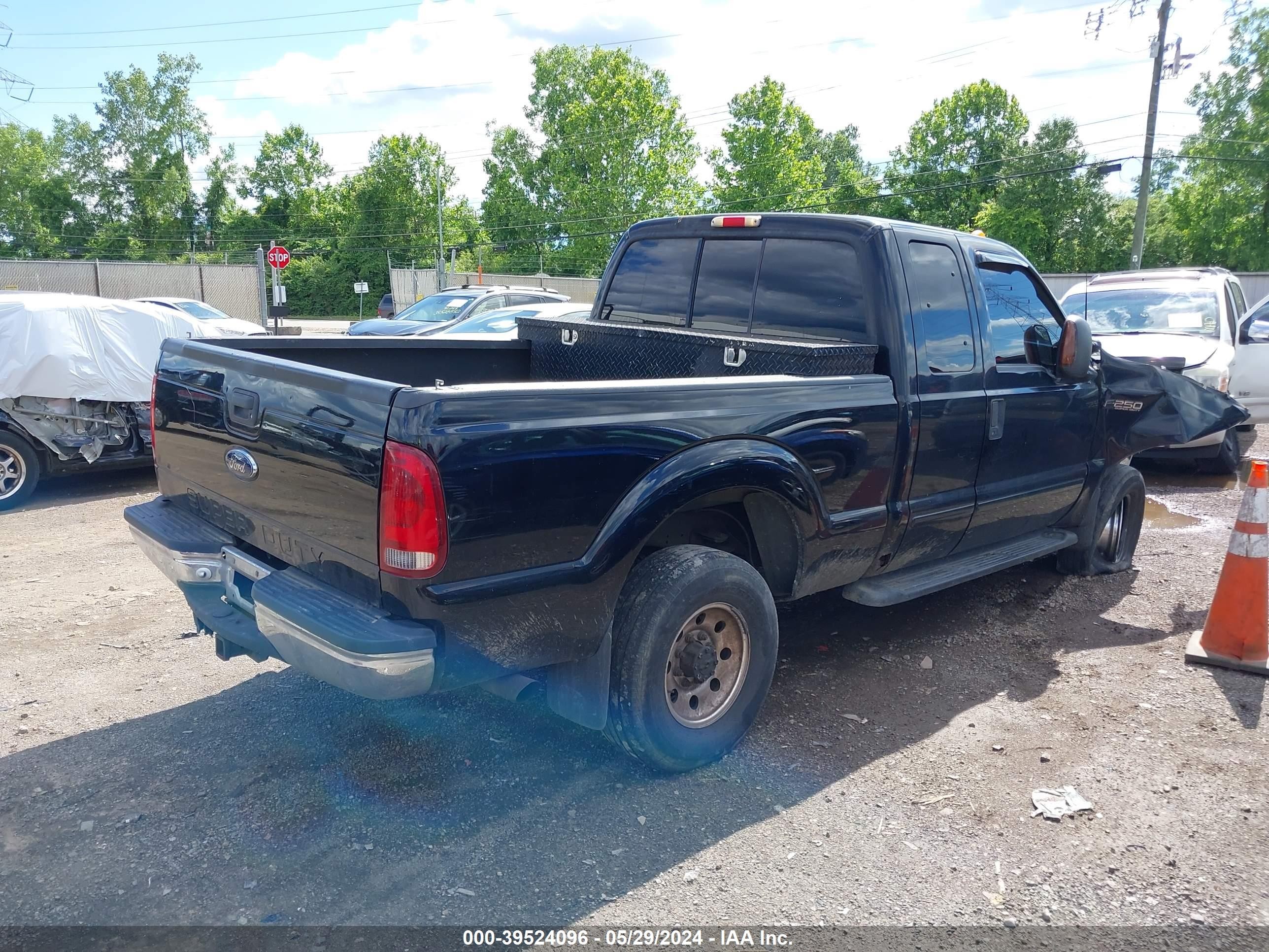 Photo 3 VIN: 1FTNX21L33EC63435 - FORD F250 