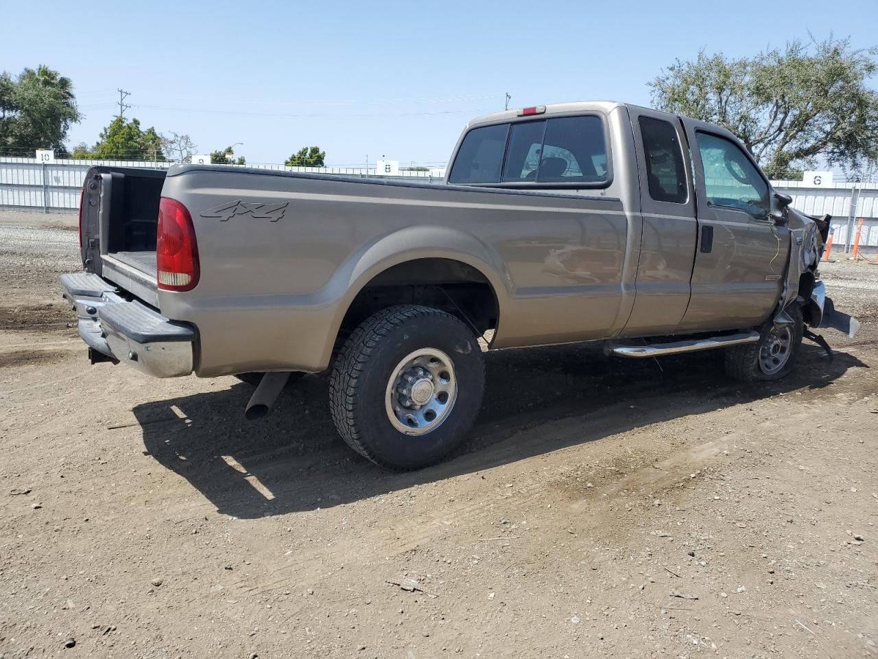 Photo 2 VIN: 1FTNX21P44EE03884 - FORD F250 