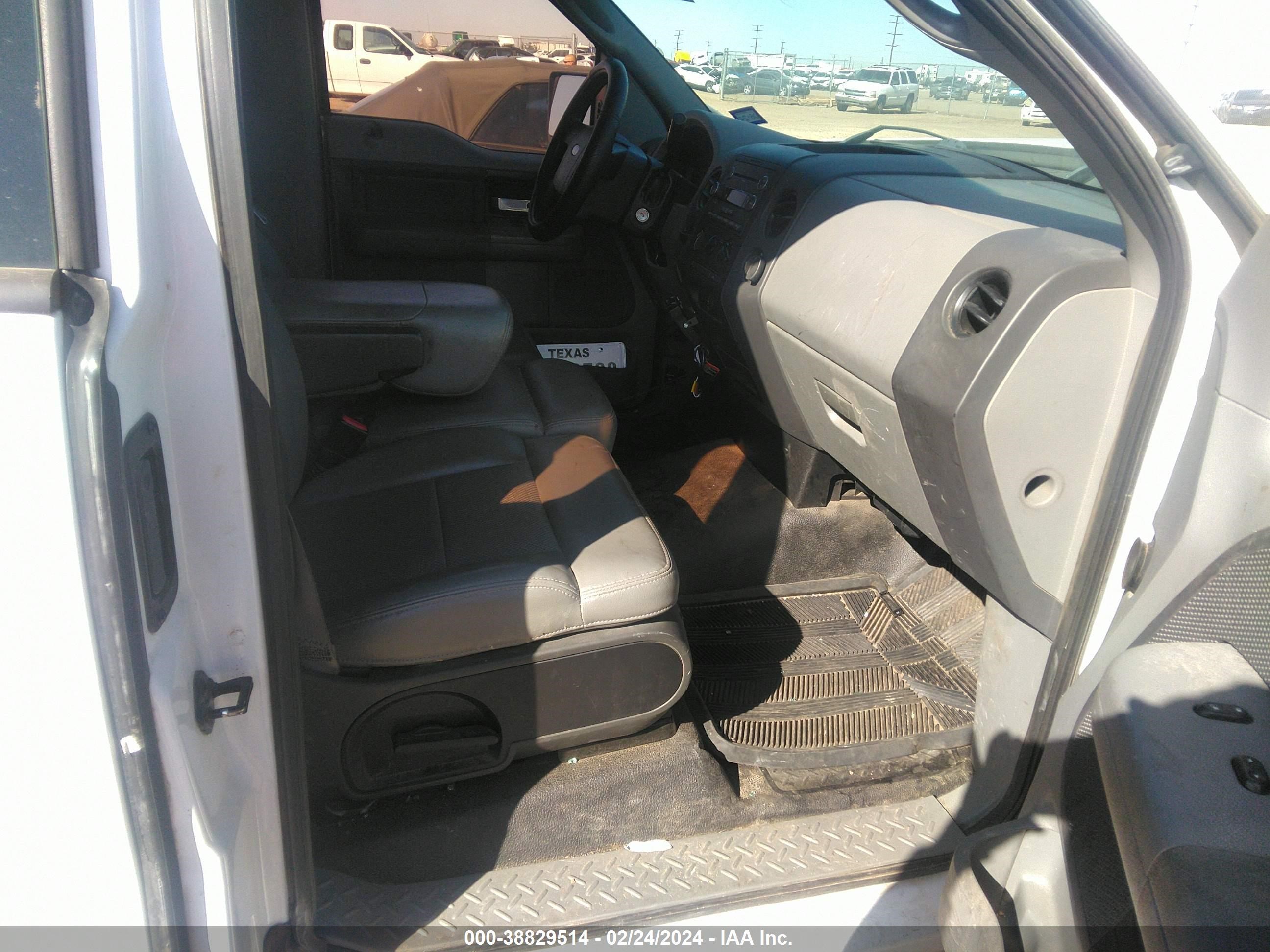 Photo 4 VIN: 1FTPF12588KD77817 - FORD F-150 