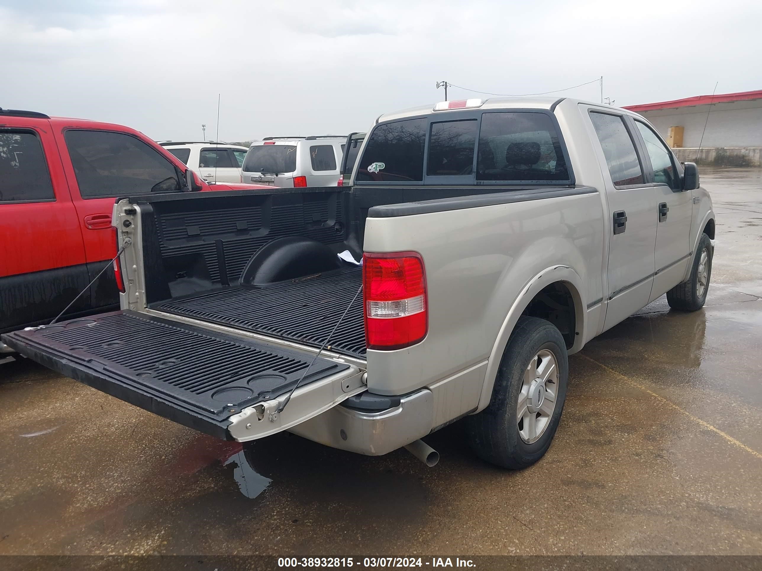 Photo 3 VIN: 1FTPW12556FA16471 - FORD F-150 