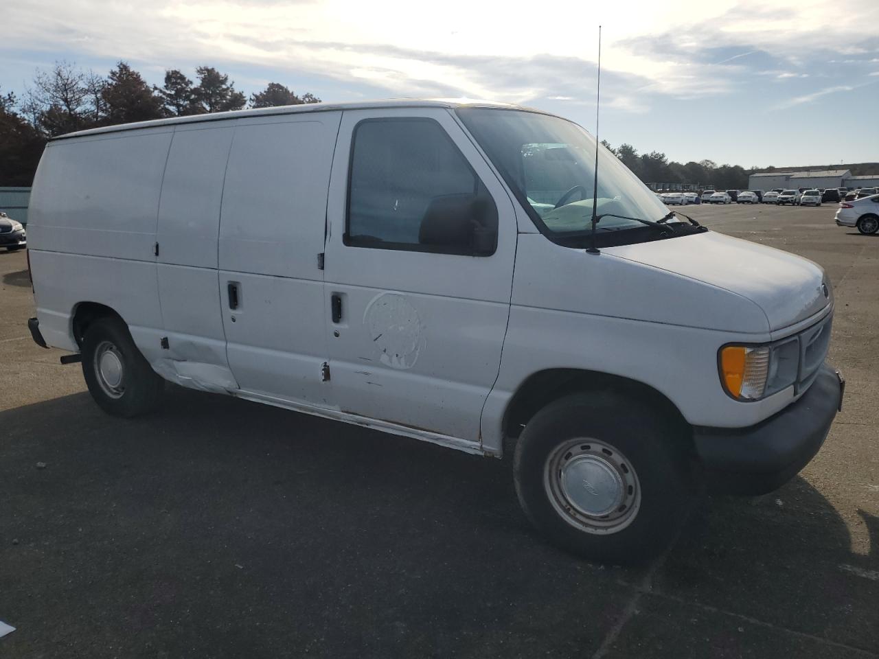 Photo 3 VIN: 1FTRE14242HB30362 - FORD ECONOLINE 