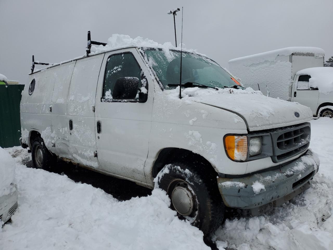 Photo 3 VIN: 1FTRE14281HB27592 - FORD ECONOLINE 