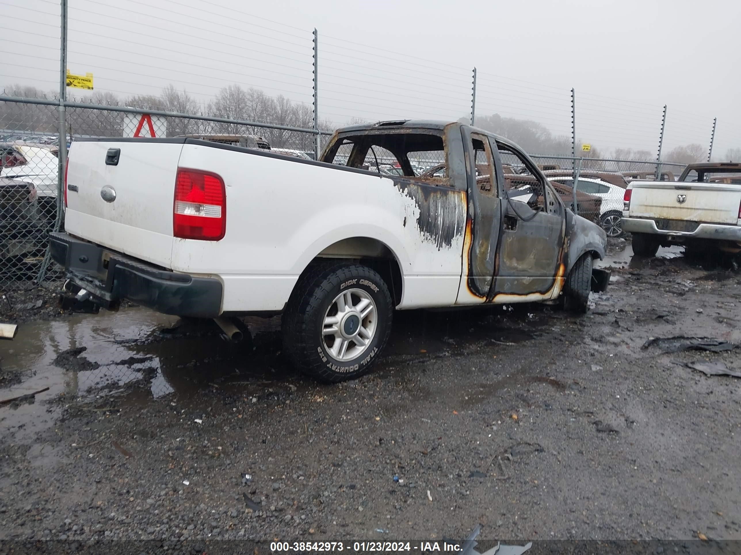 Photo 3 VIN: 1FTRF12207NA42756 - FORD F-150 