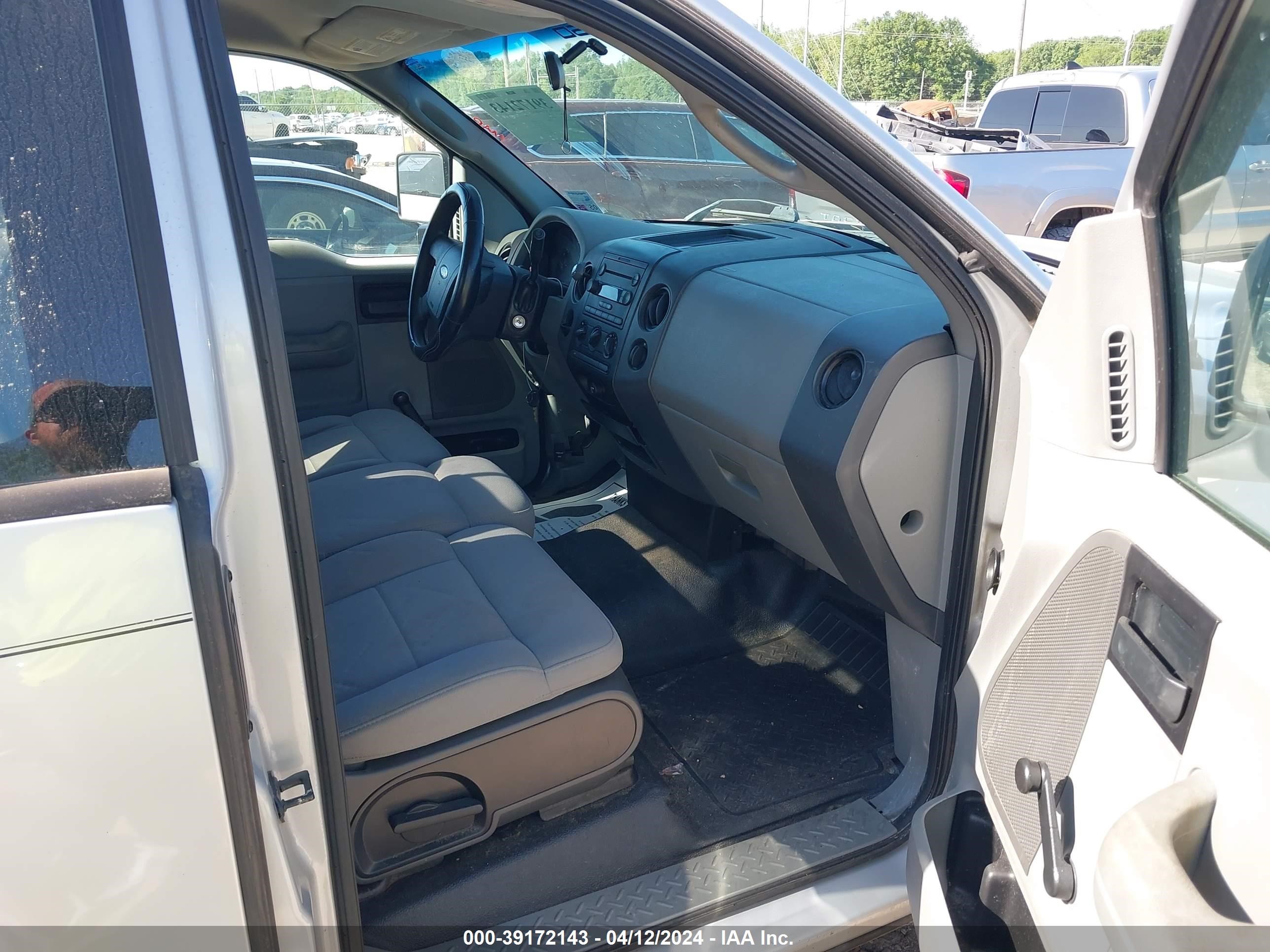 Photo 4 VIN: 1FTRF12216NB04308 - FORD F-150 