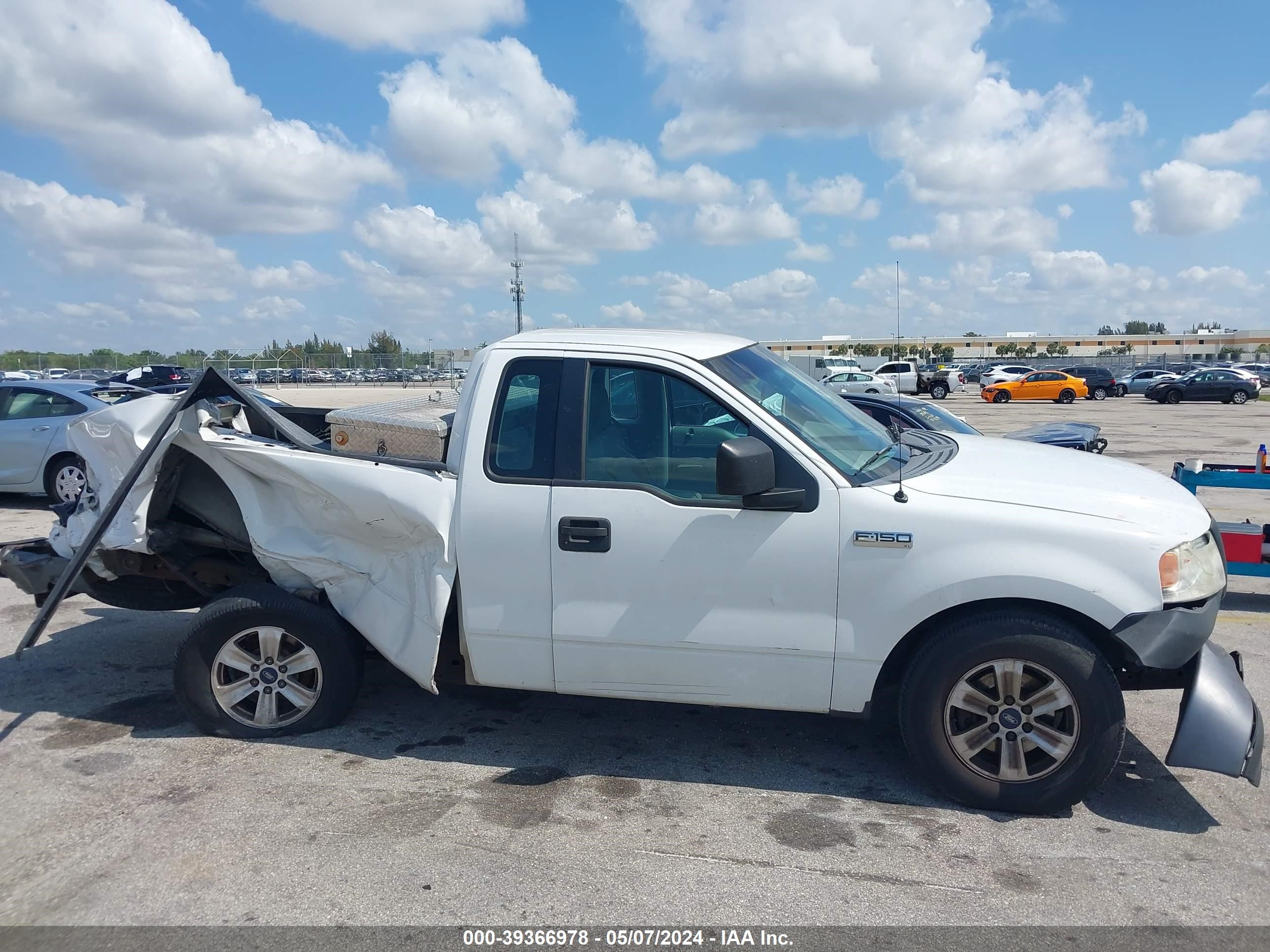 Photo 12 VIN: 1FTRF12226NA94257 - FORD F-150 