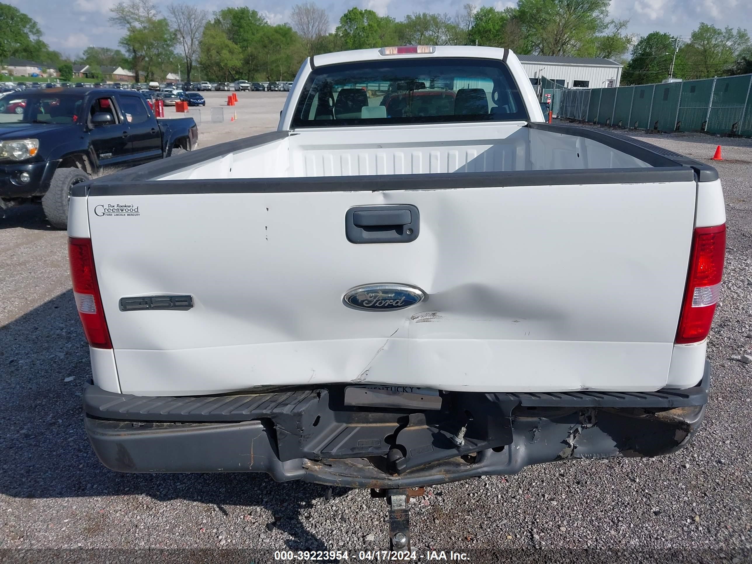 Photo 15 VIN: 1FTRF12227NA82000 - FORD F-150 