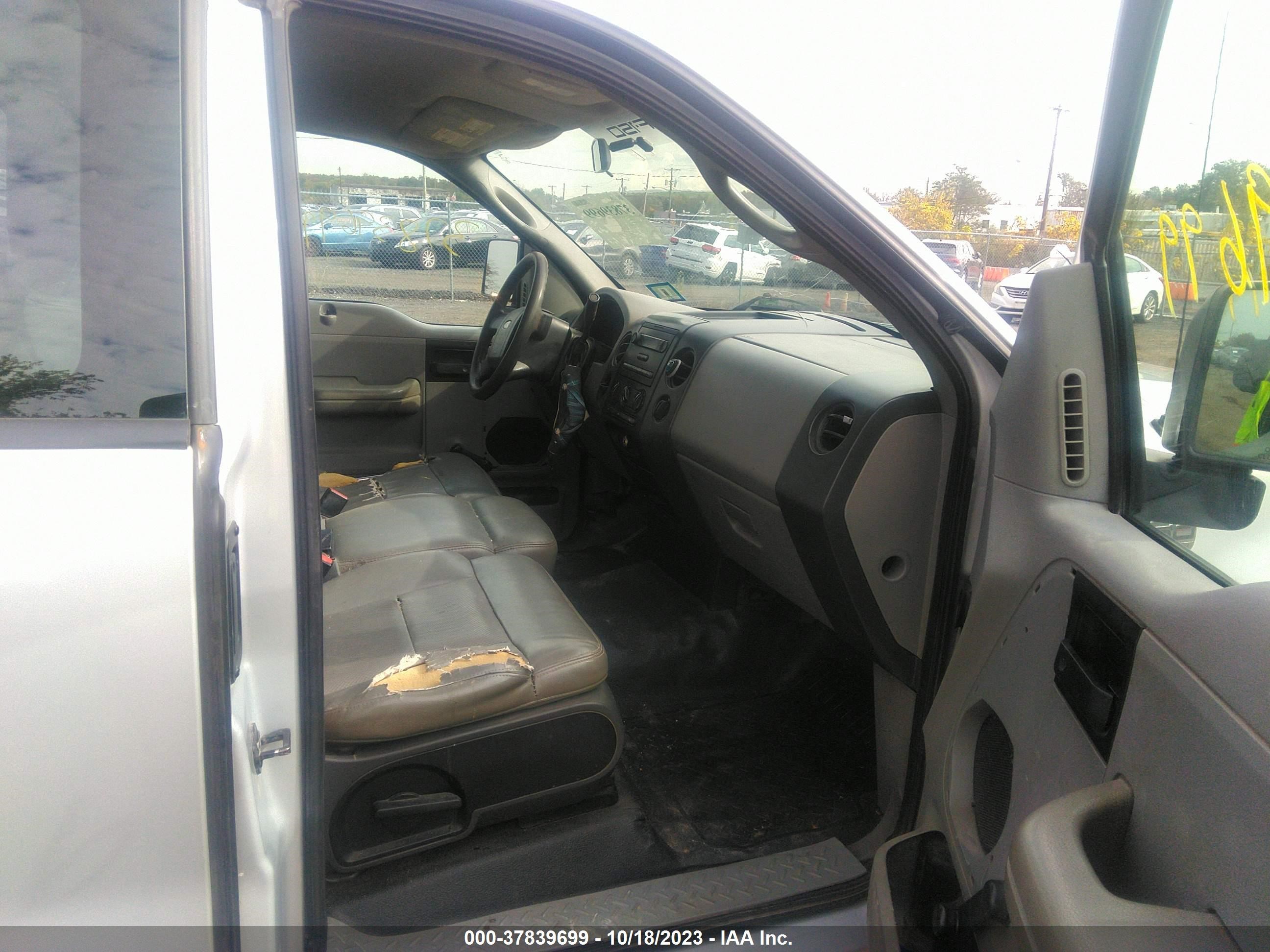 Photo 4 VIN: 1FTRF12237NA88629 - FORD F-150 