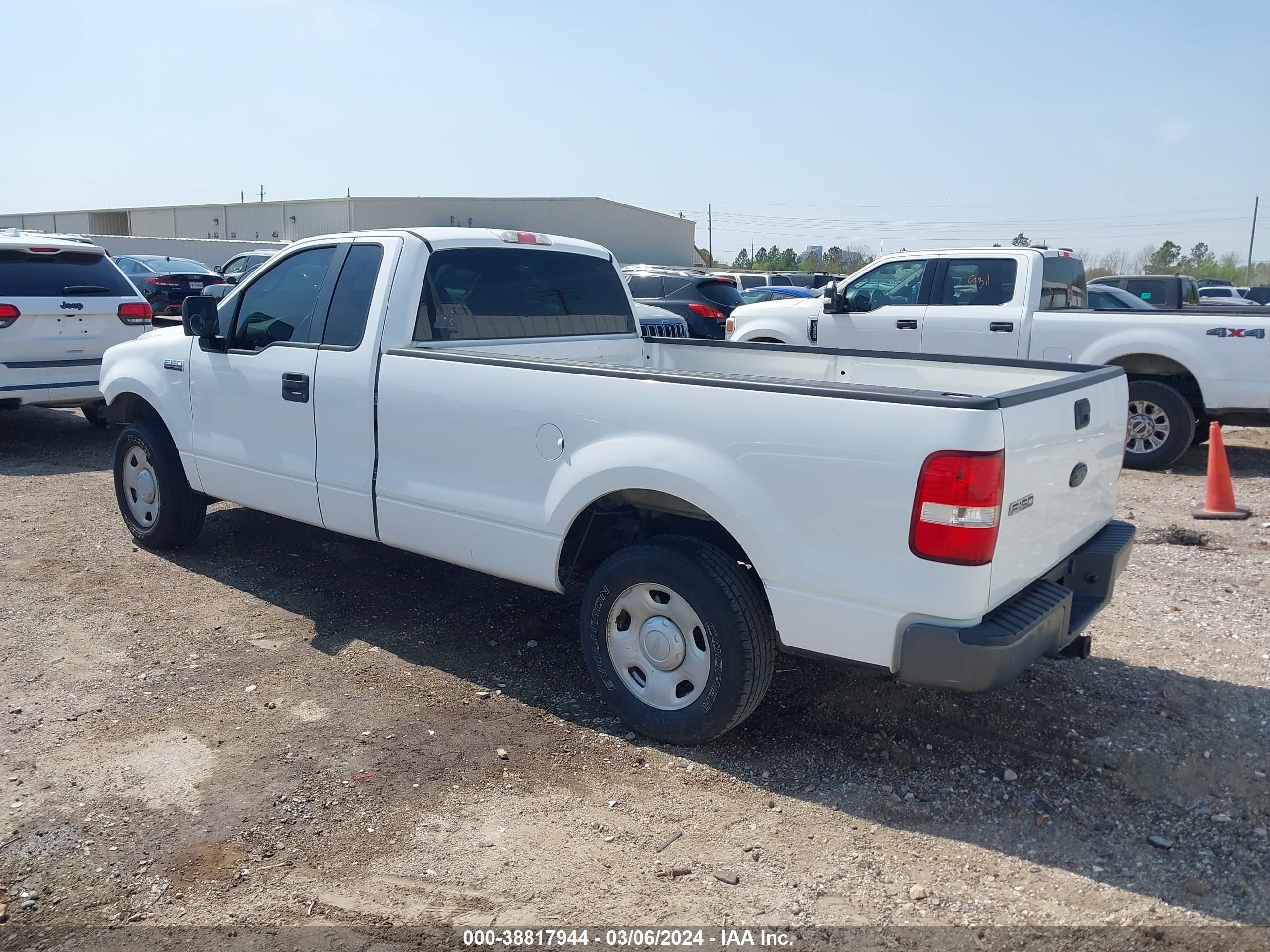 Photo 2 VIN: 1FTRF12238KE95773 - FORD F-150 