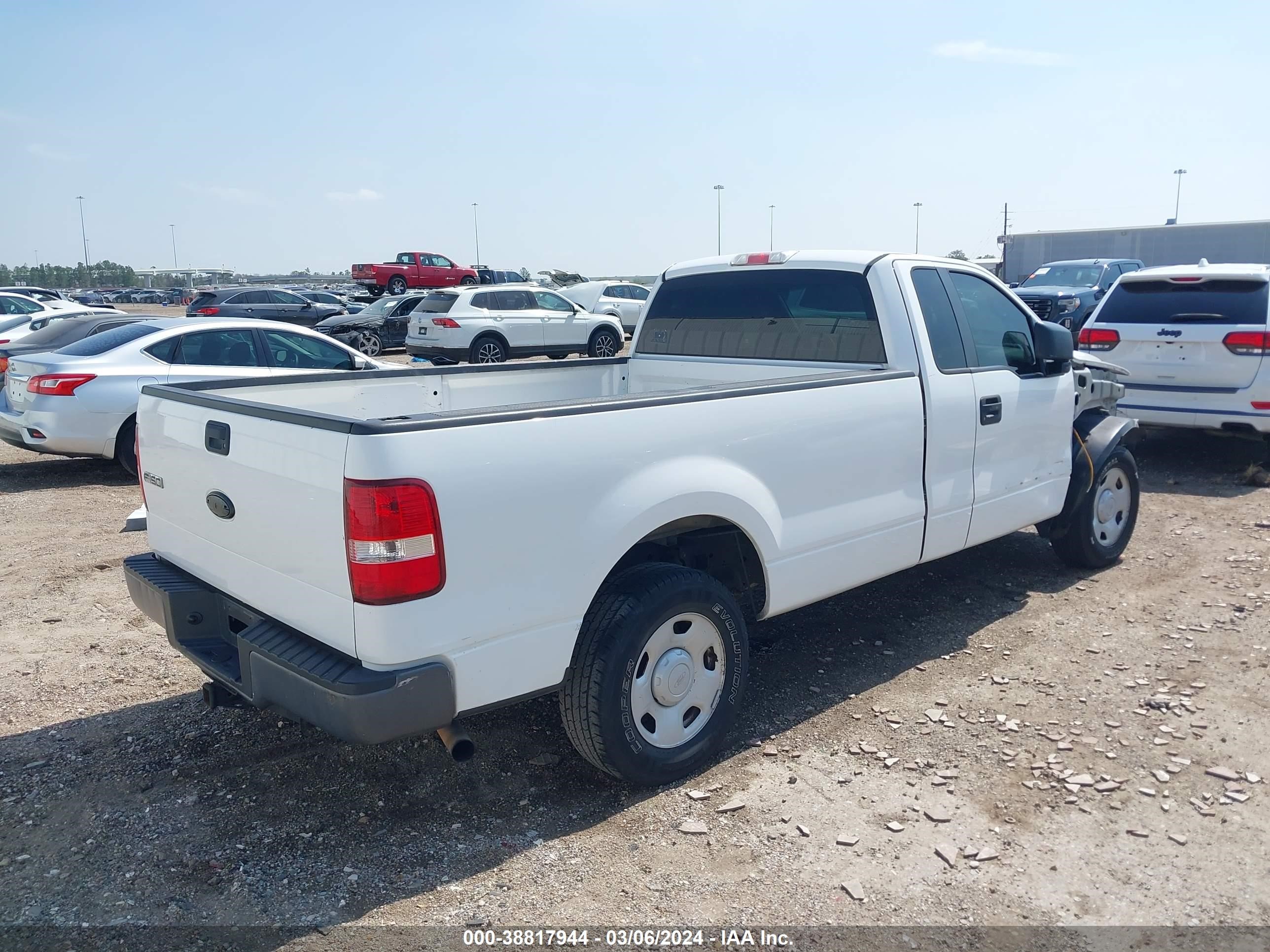 Photo 3 VIN: 1FTRF12238KE95773 - FORD F-150 