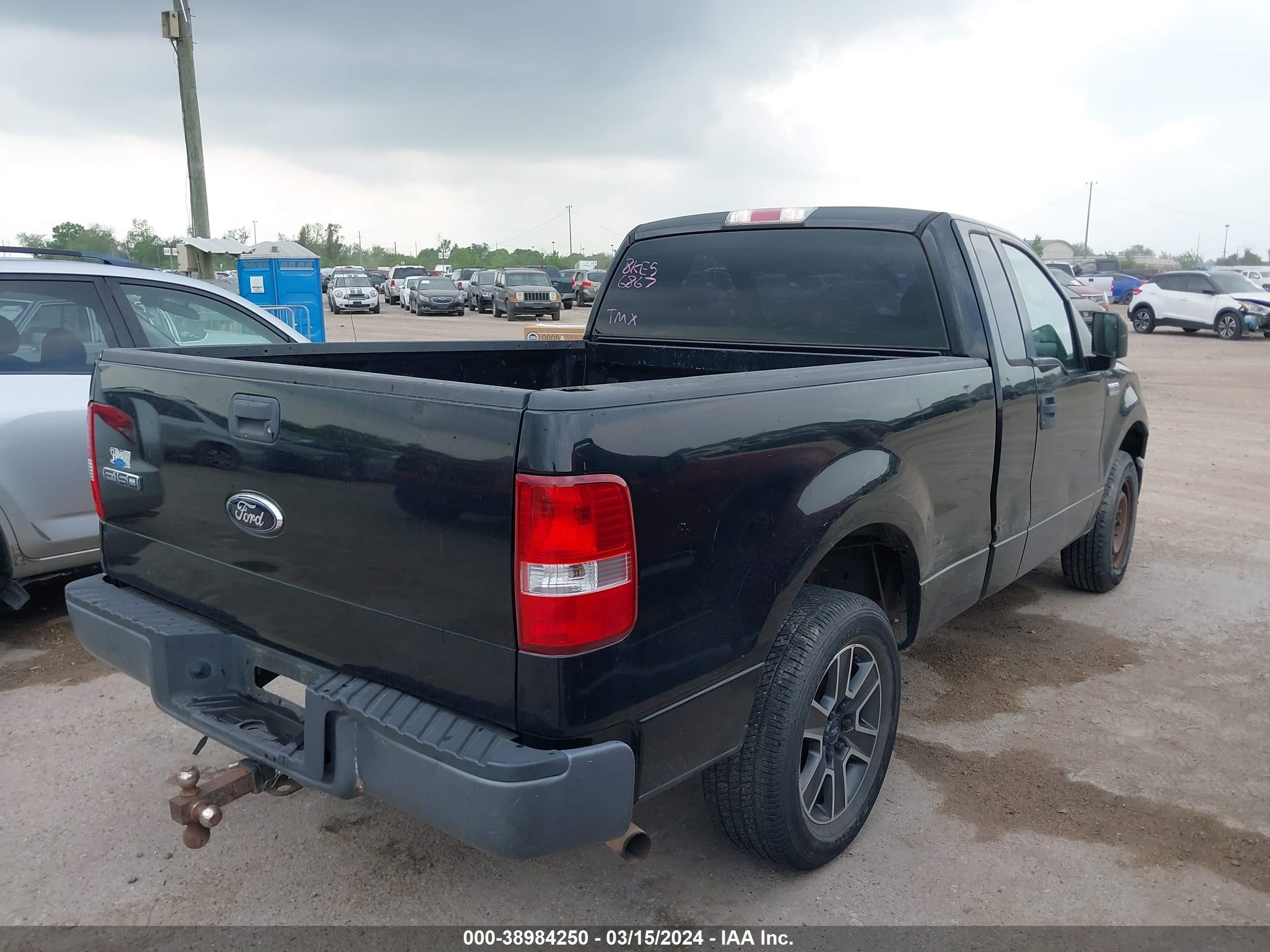 Photo 3 VIN: 1FTRF12248KE56867 - FORD F-150 