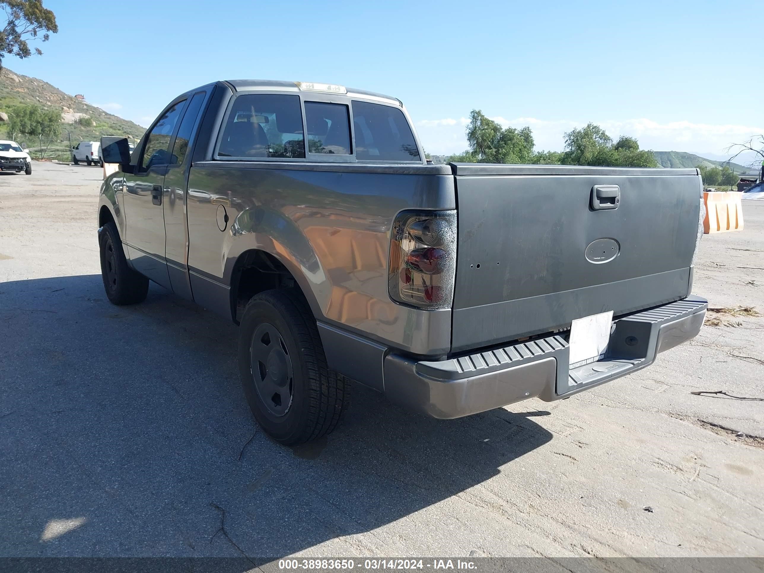 Photo 2 VIN: 1FTRF12285NA79406 - FORD F-150 