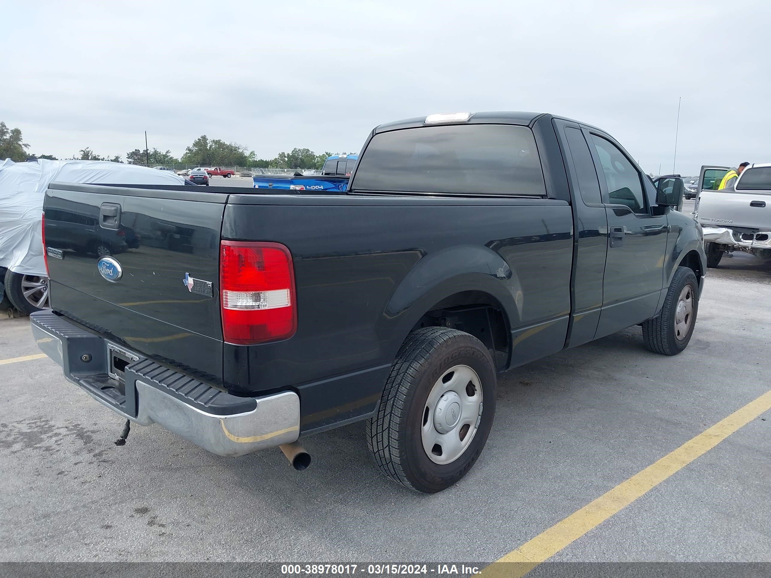 Photo 3 VIN: 1FTRF12288KE97793 - FORD F-150 