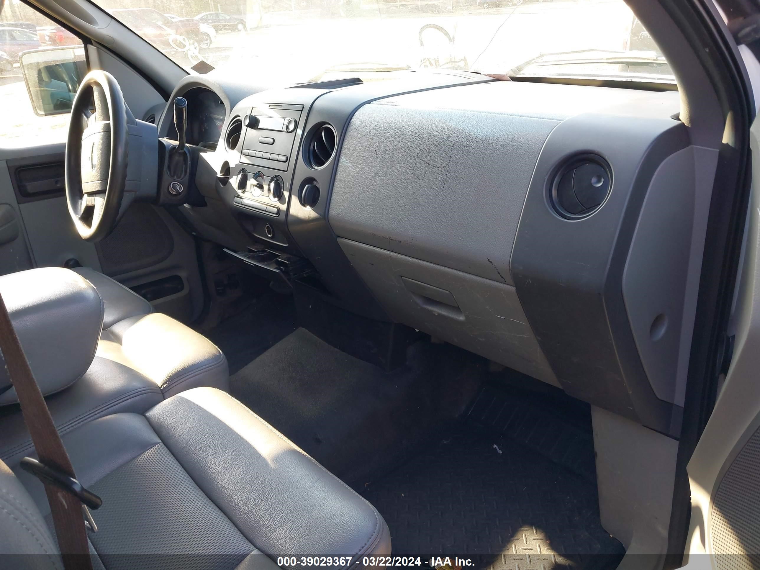 Photo 4 VIN: 1FTRF12295NB04829 - FORD F-150 