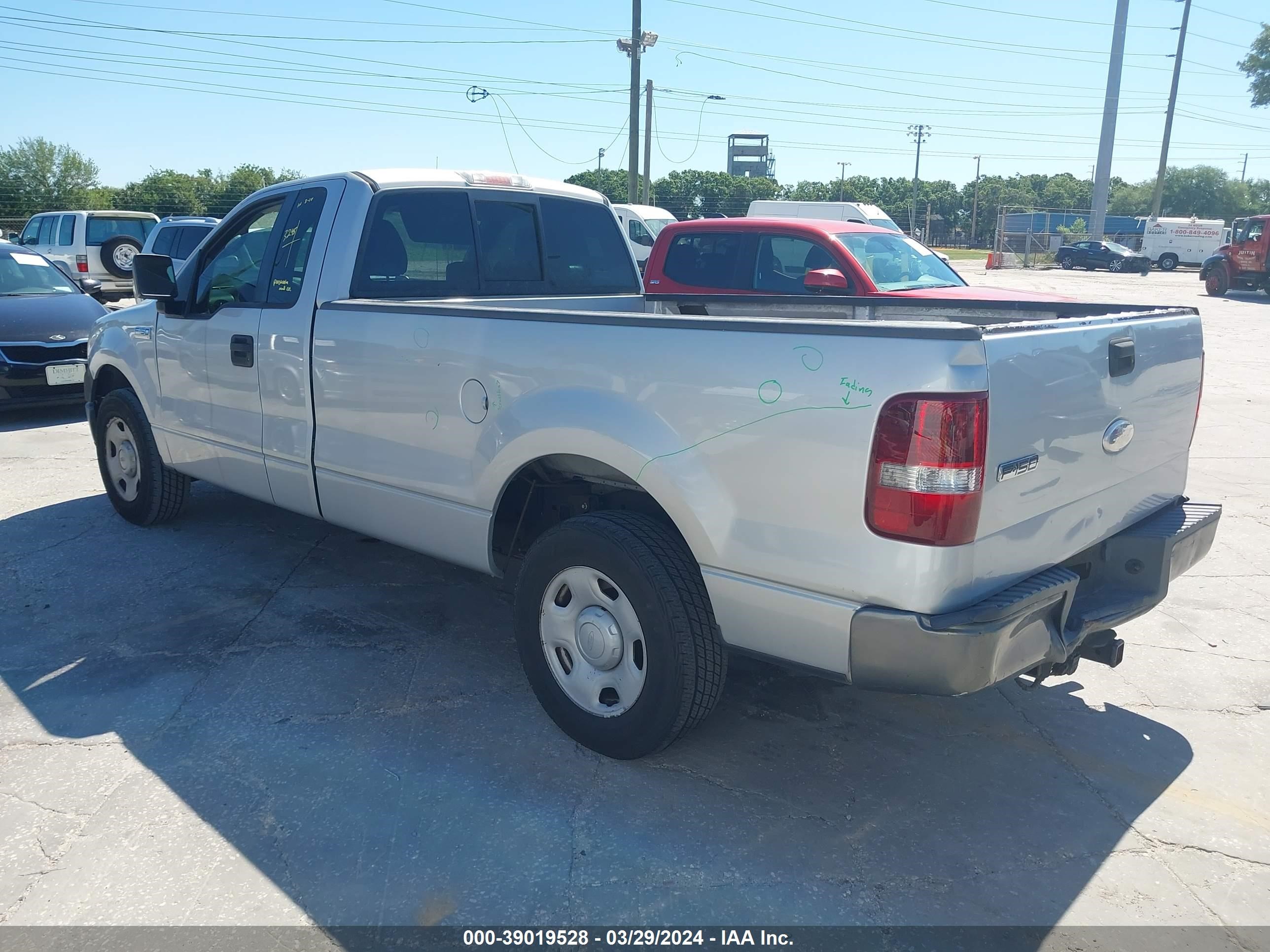 Photo 2 VIN: 1FTRF12297NA85752 - FORD F-150 