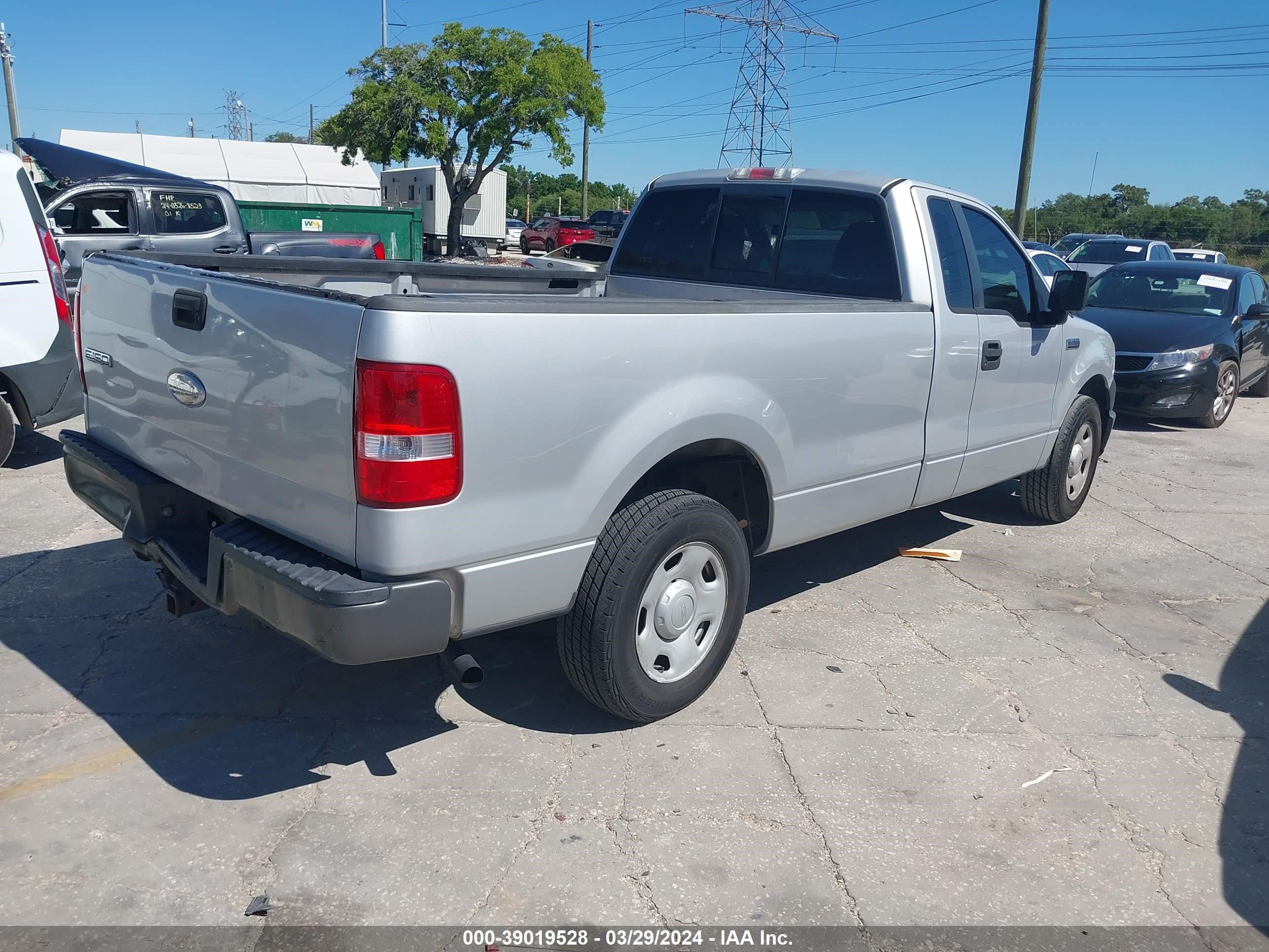 Photo 3 VIN: 1FTRF12297NA85752 - FORD F-150 