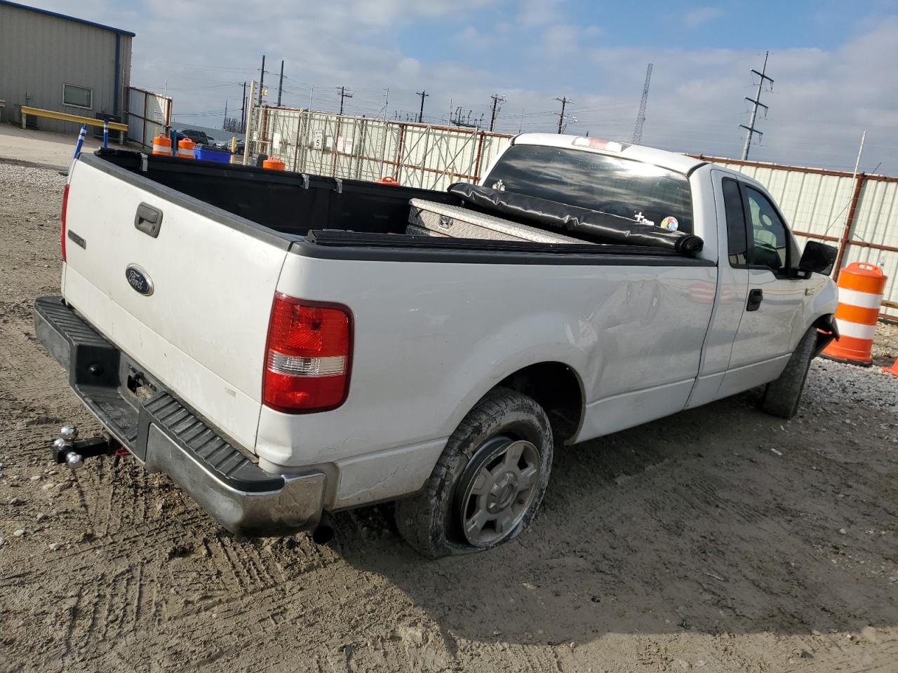 Photo 2 VIN: 1FTRF12298KC53800 - FORD F-150 