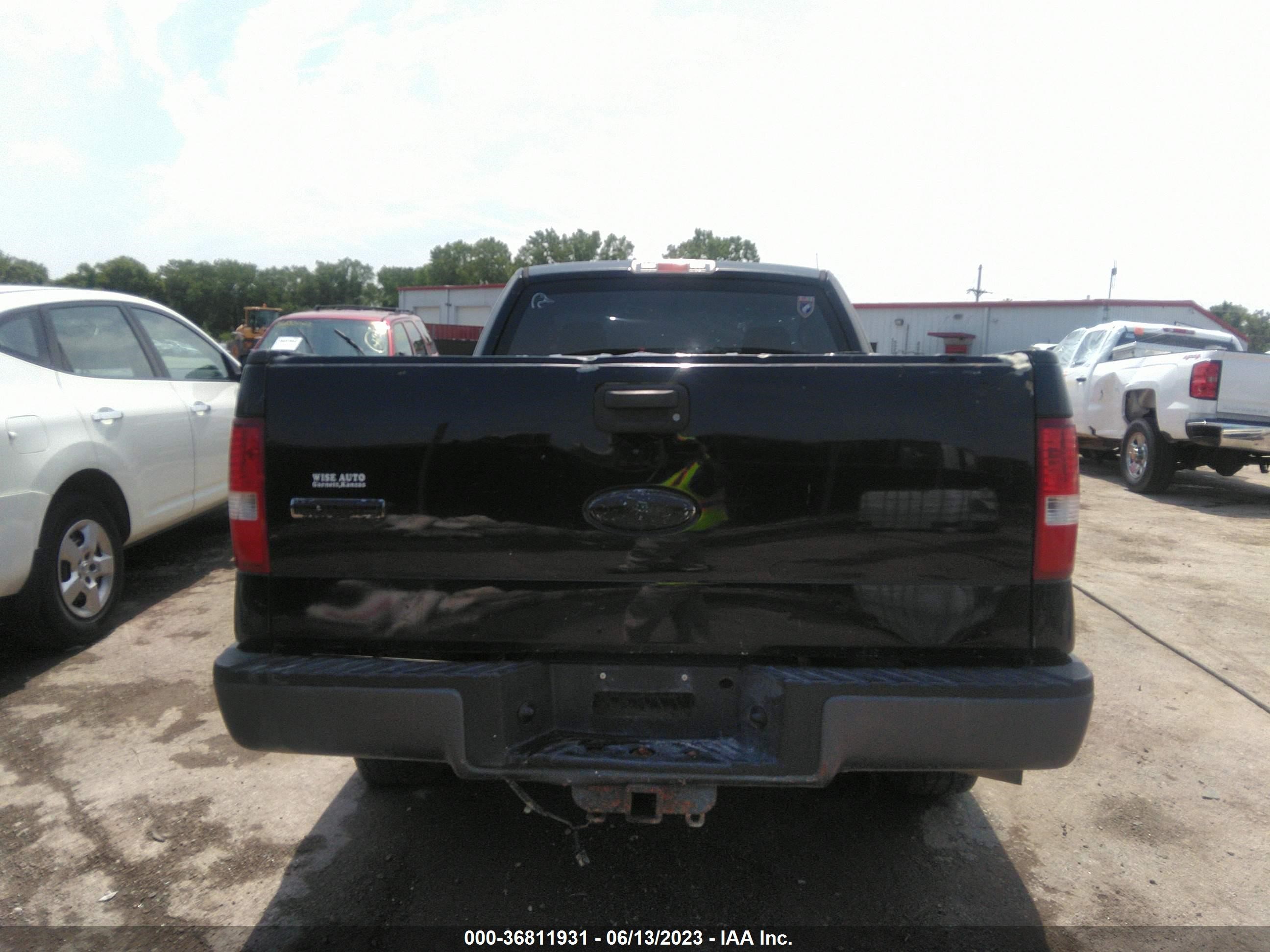 Photo 16 VIN: 1FTRF122X7KC48751 - FORD F-150 