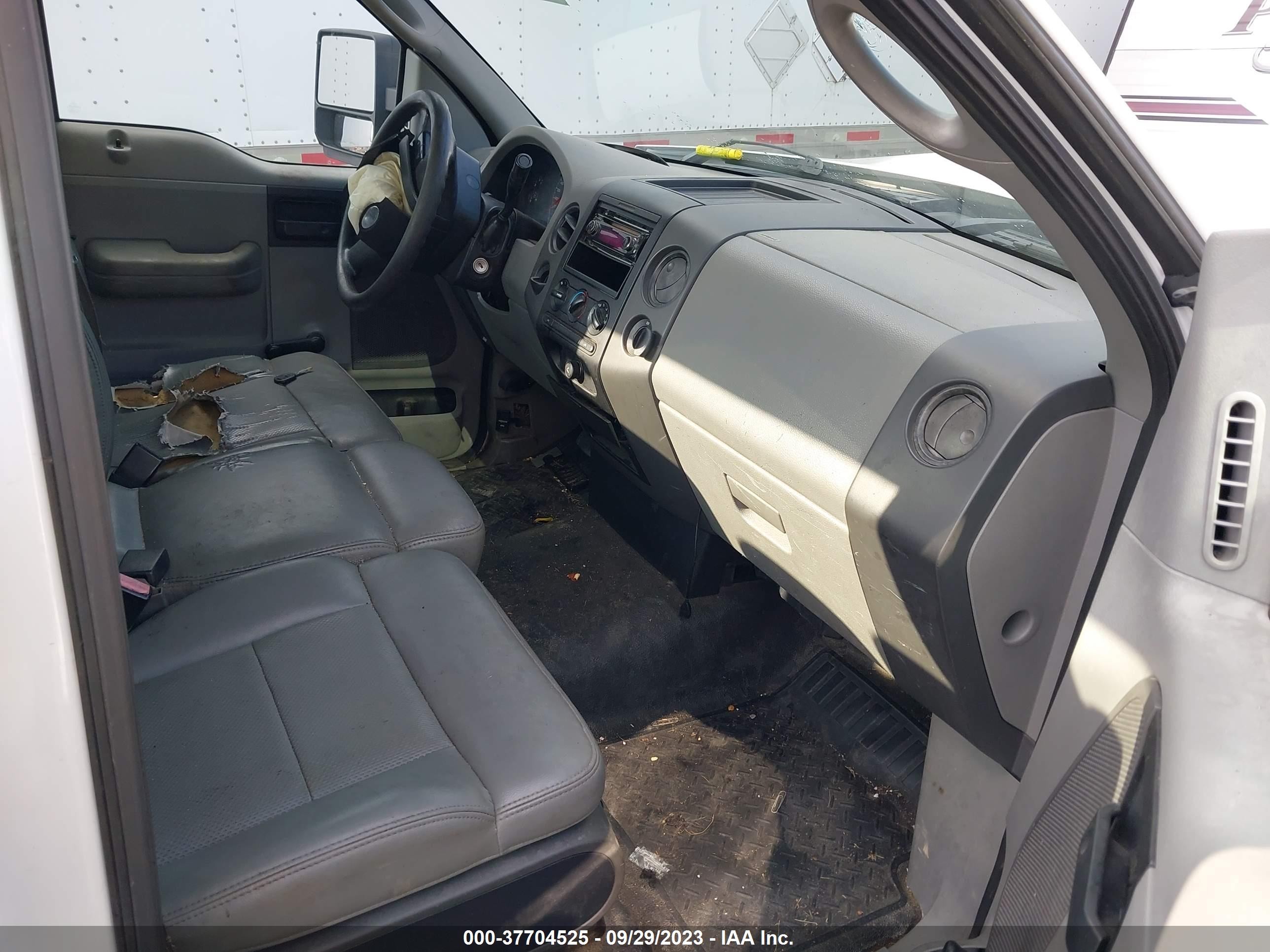 Photo 4 VIN: 1FTRF12W98KC36501 - FORD F-150 