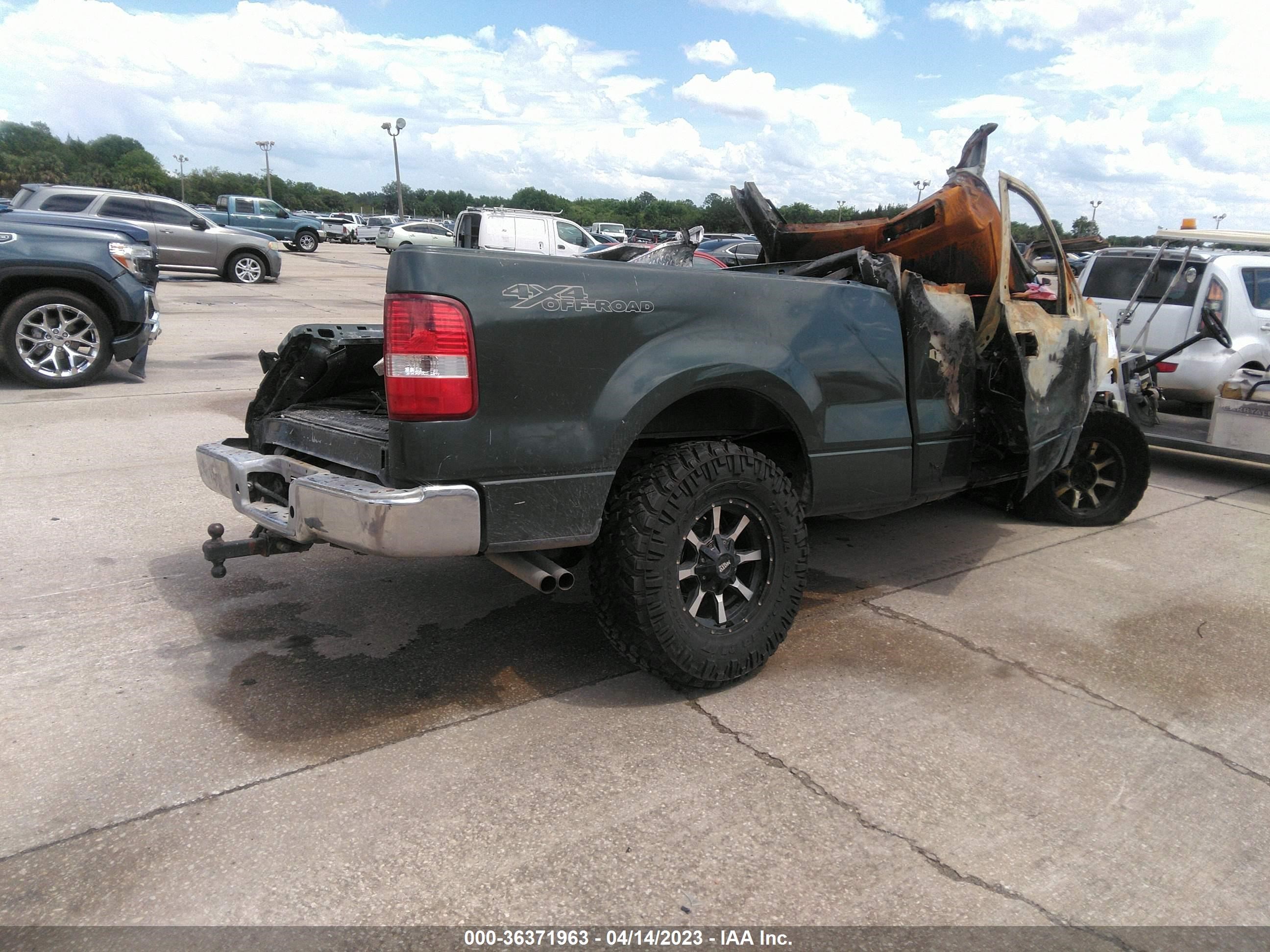 Photo 3 VIN: 1FTRF14W15NB66788 - FORD F-150 