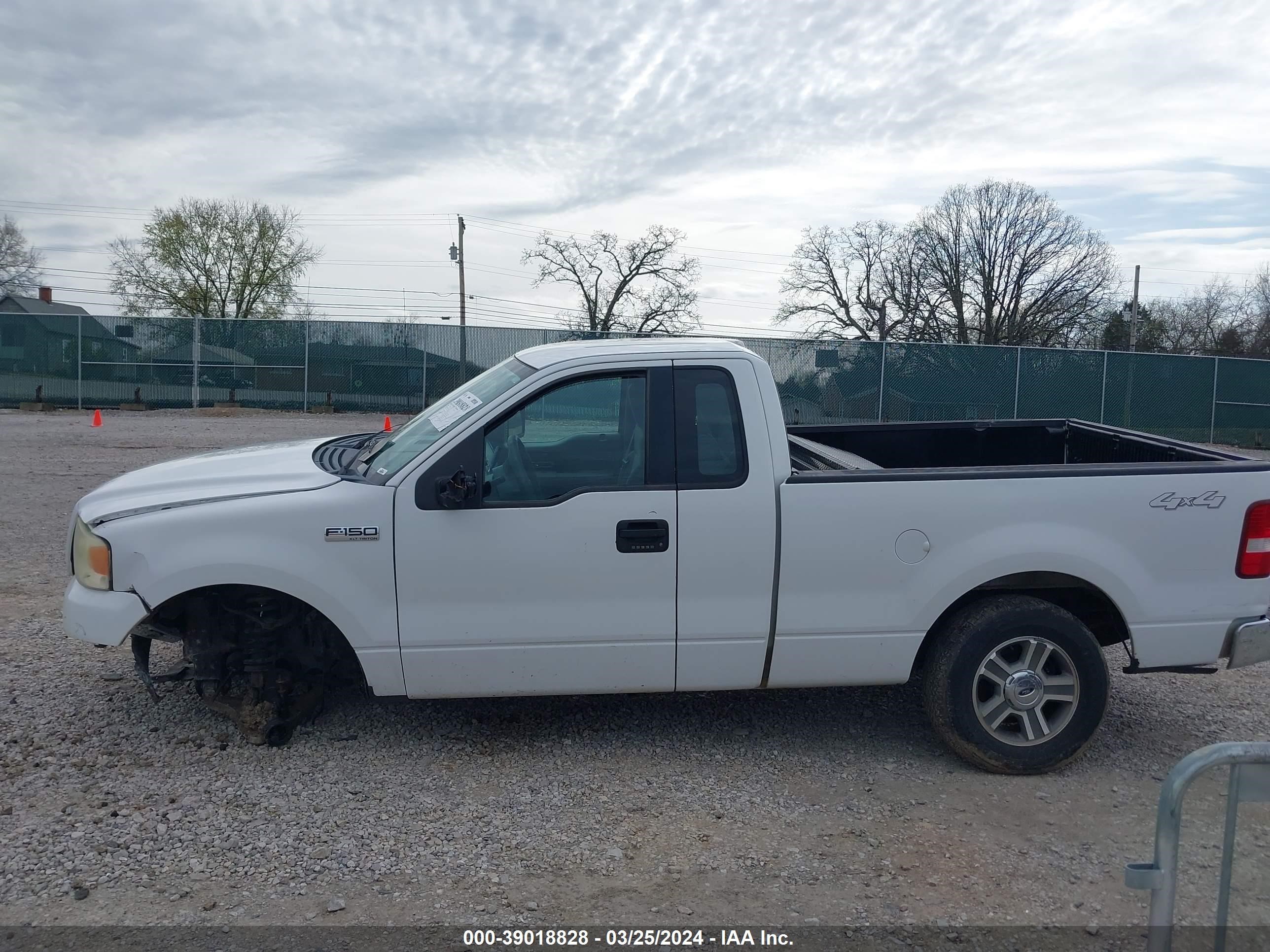 Photo 13 VIN: 1FTRF14W16NB84483 - FORD F-150 