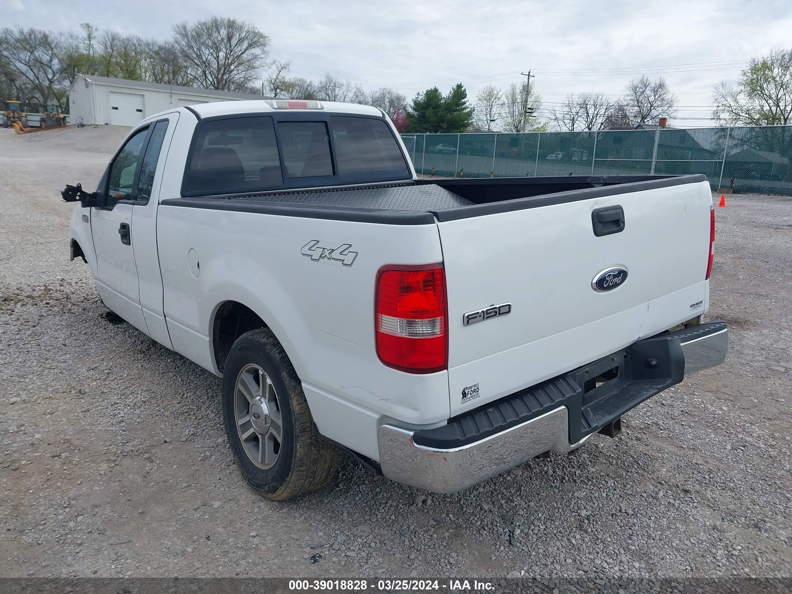 Photo 2 VIN: 1FTRF14W16NB84483 - FORD F-150 