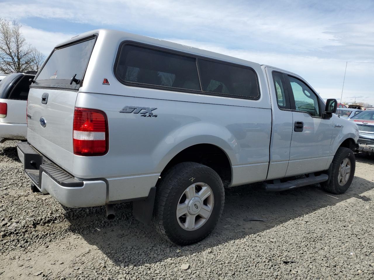 Photo 2 VIN: 1FTRF14W35NB13767 - FORD F-150 