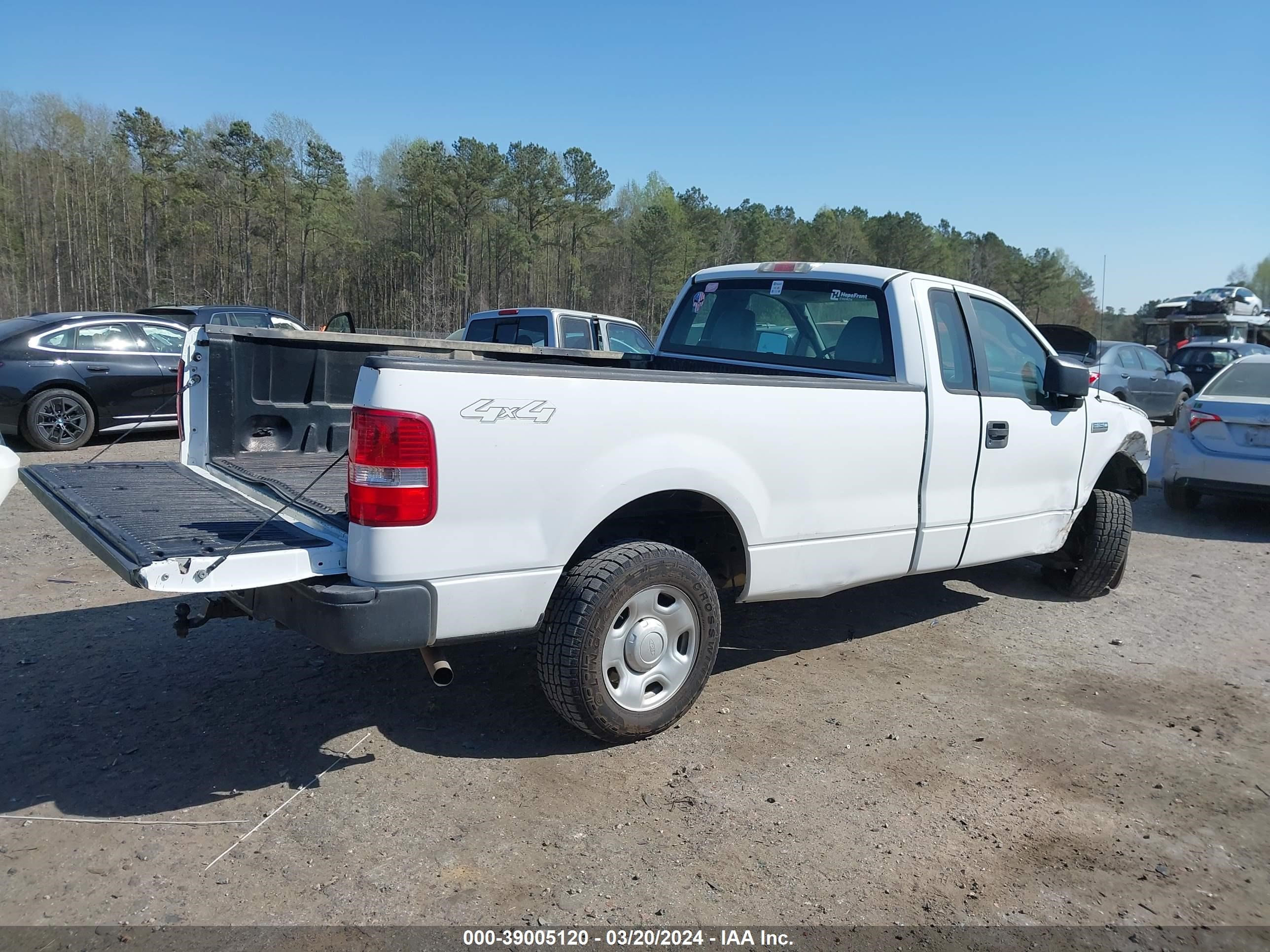 Photo 3 VIN: 1FTRF14W37NA10402 - FORD F-150 