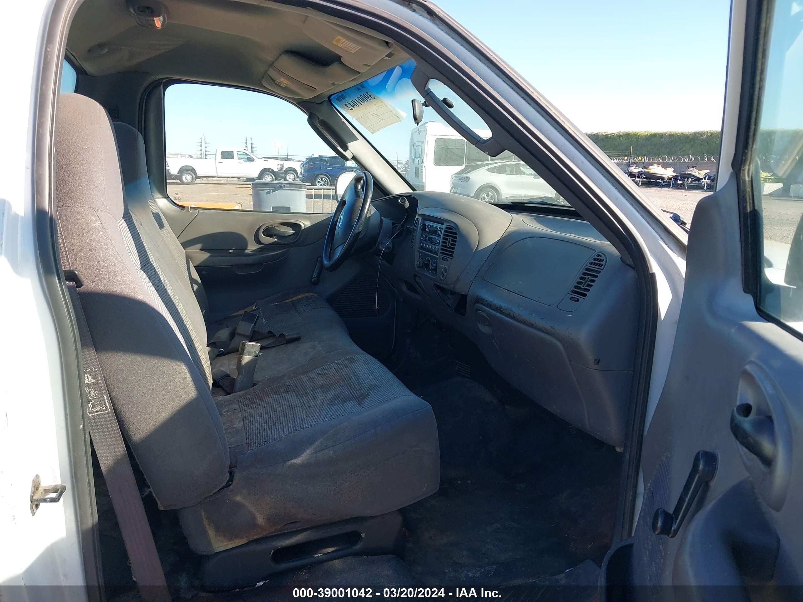 Photo 4 VIN: 1FTRF17272NB92803 - FORD F-150 