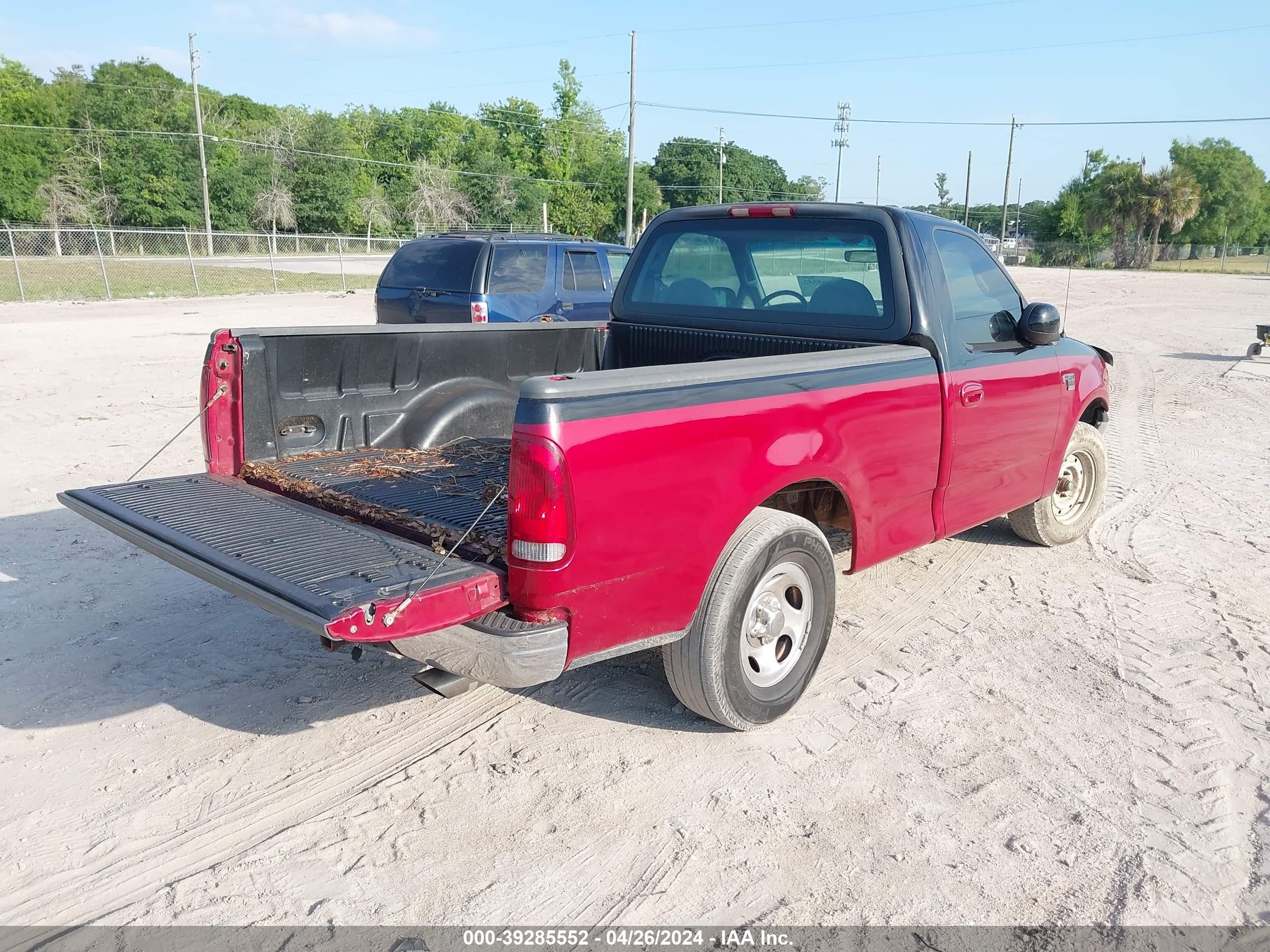 Photo 3 VIN: 1FTRF17W0YNA63152 - FORD F-150 