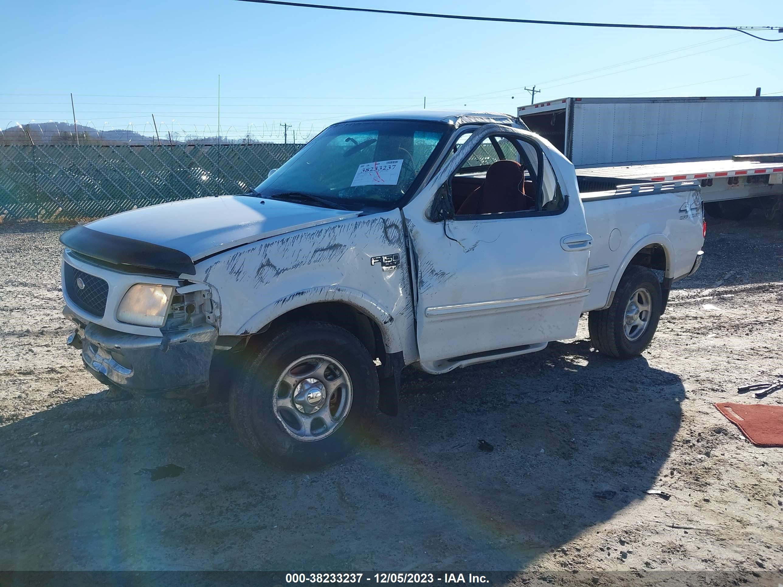 Photo 1 VIN: 1FTRF18L2WNB15737 - FORD F-150 