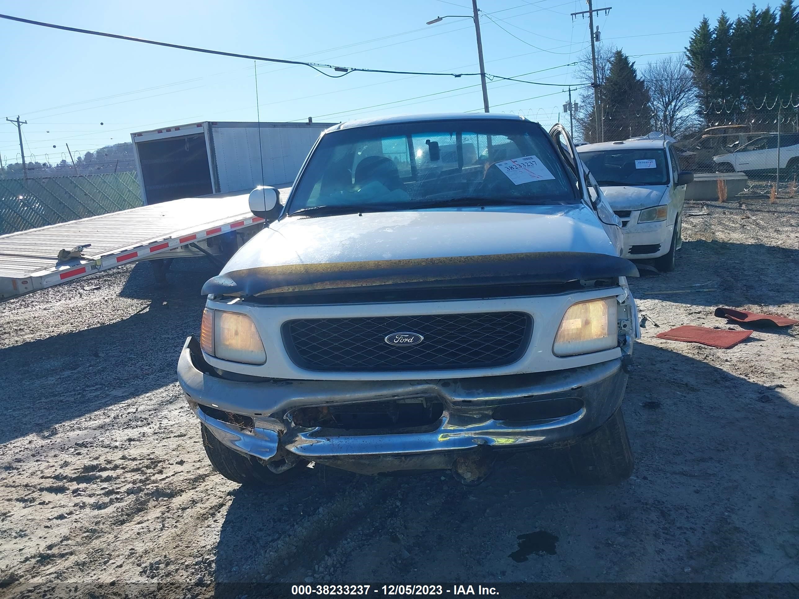 Photo 11 VIN: 1FTRF18L2WNB15737 - FORD F-150 