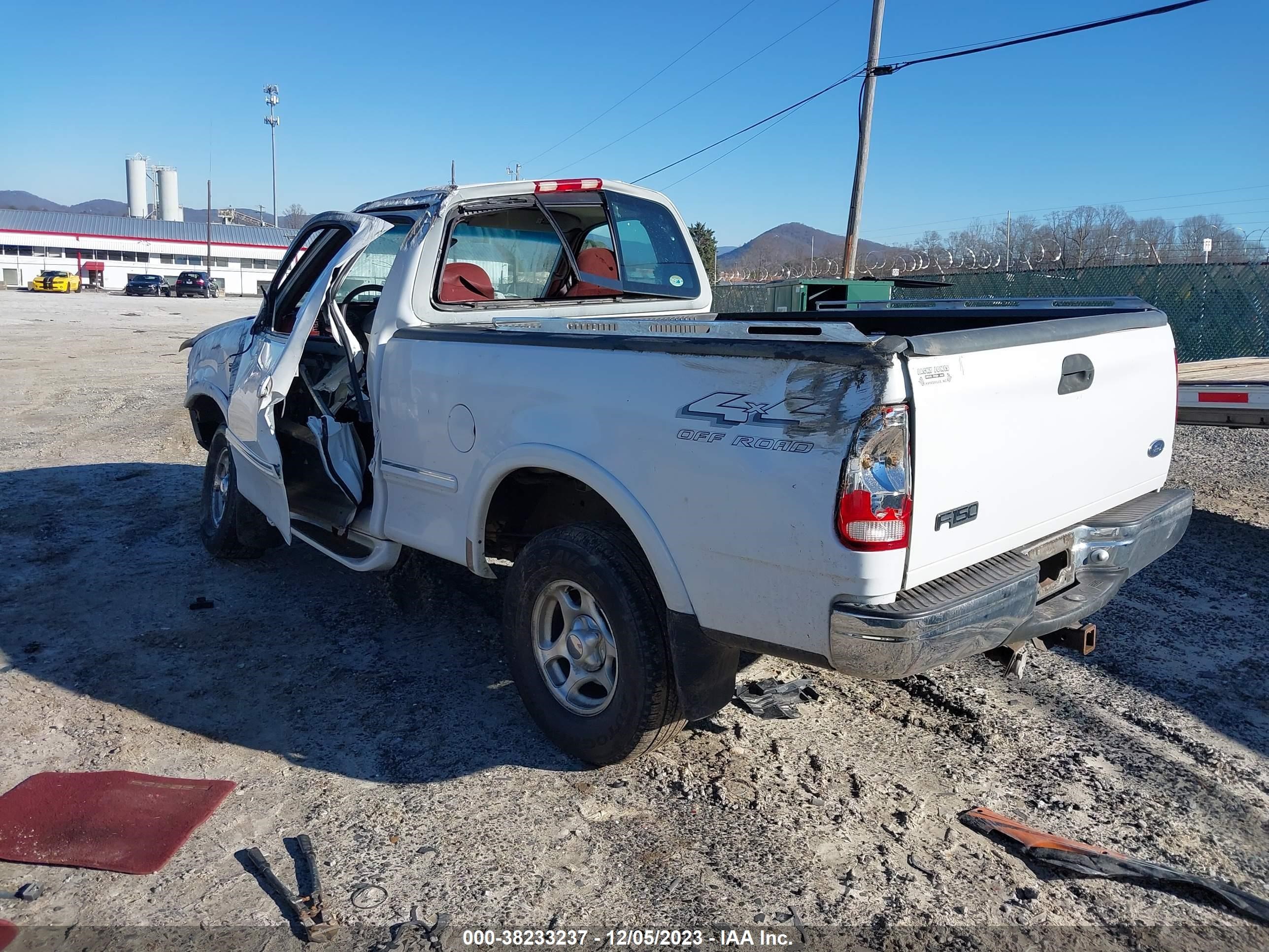 Photo 2 VIN: 1FTRF18L2WNB15737 - FORD F-150 