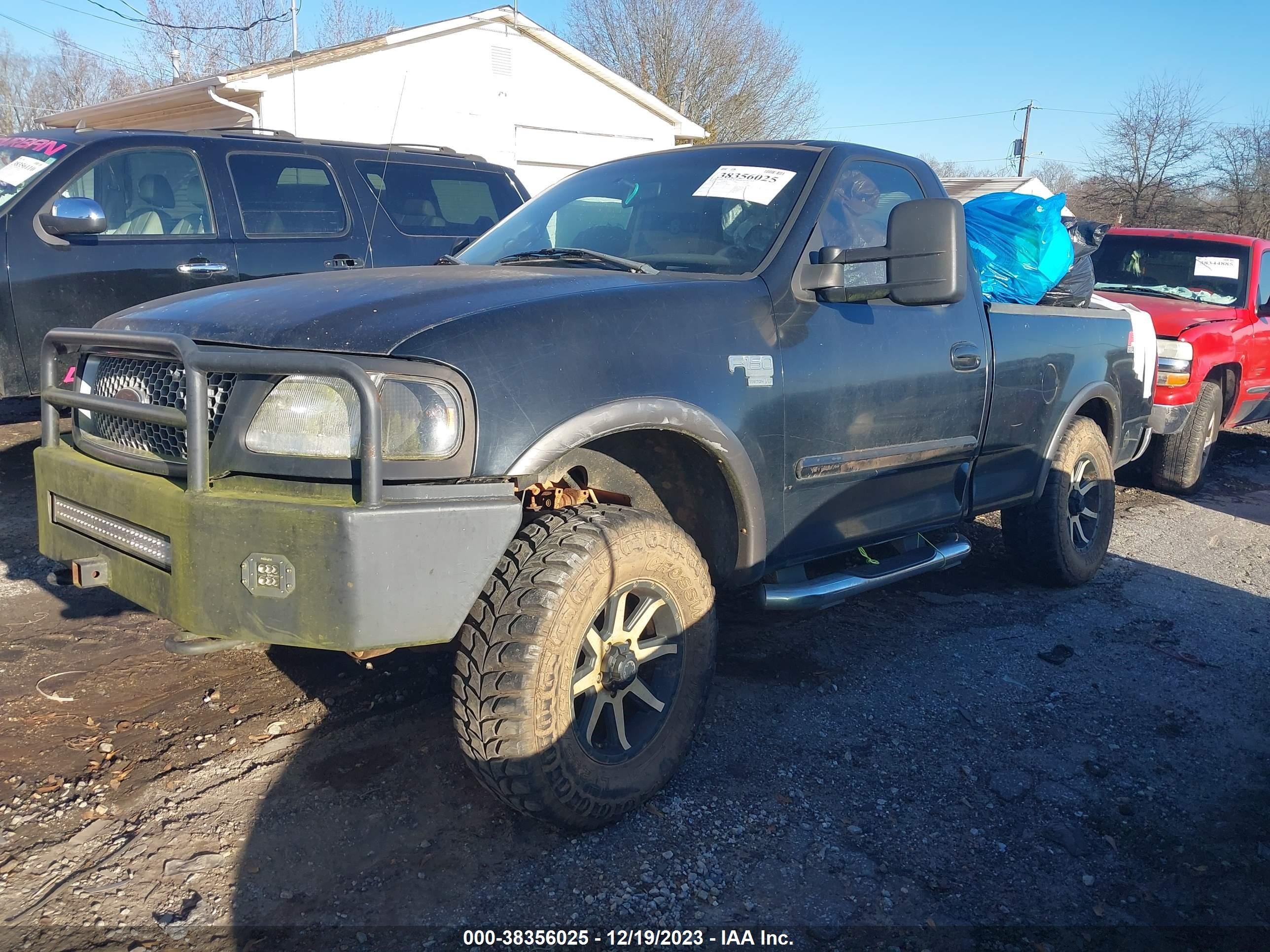 Photo 1 VIN: 1FTRF18W72NA97126 - FORD F-150 