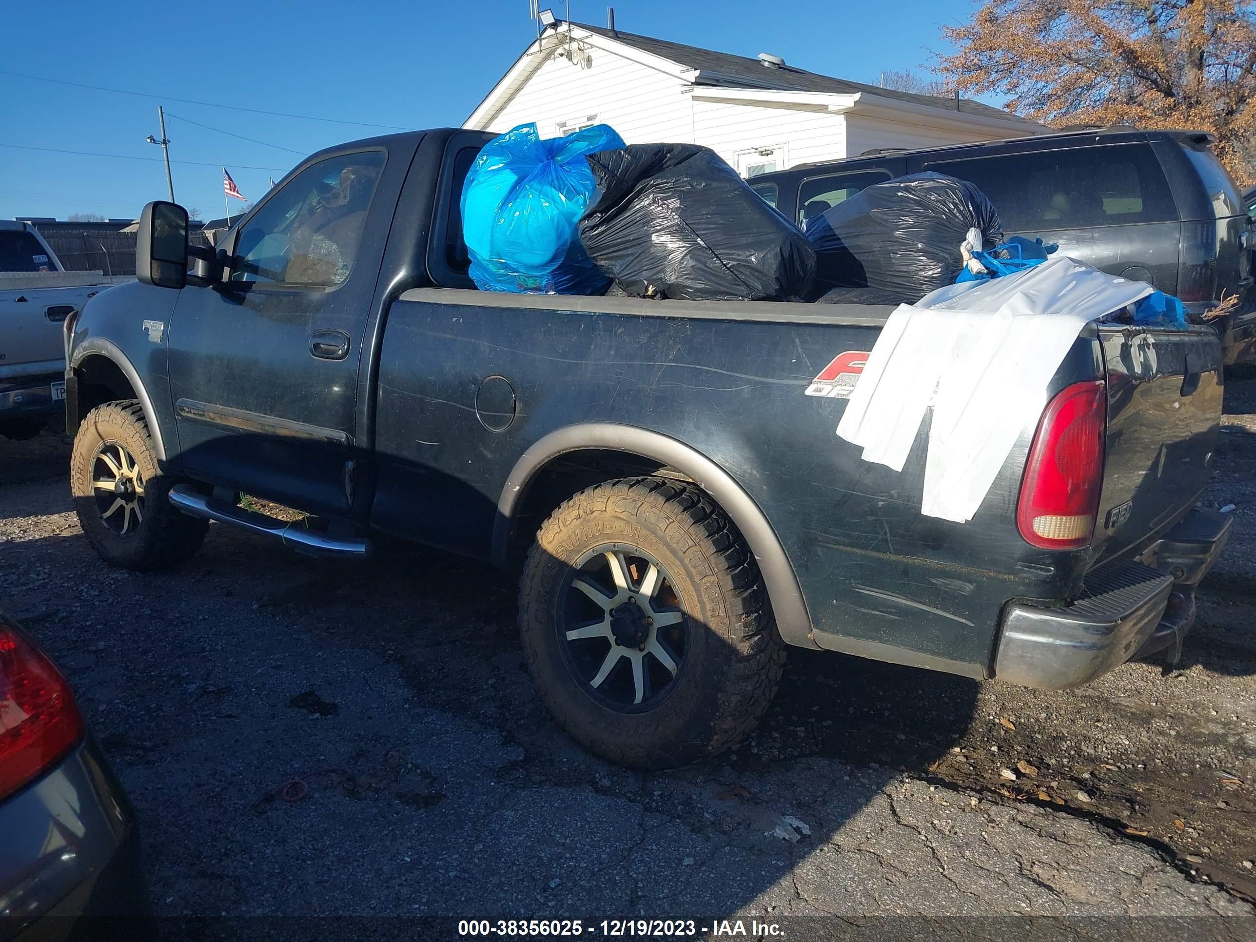 Photo 2 VIN: 1FTRF18W72NA97126 - FORD F-150 