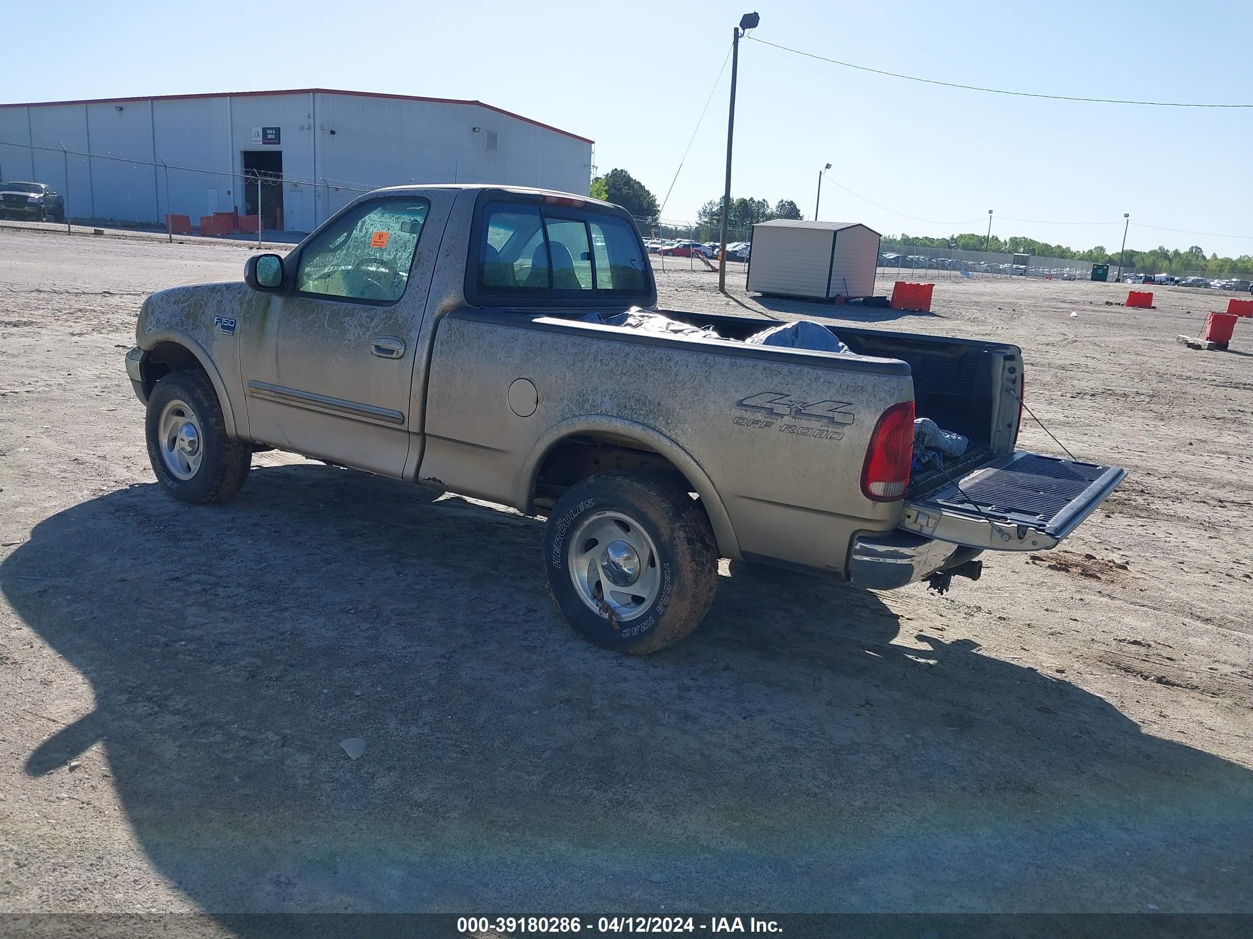 Photo 2 VIN: 1FTRF18W9YNC17386 - FORD F-150 