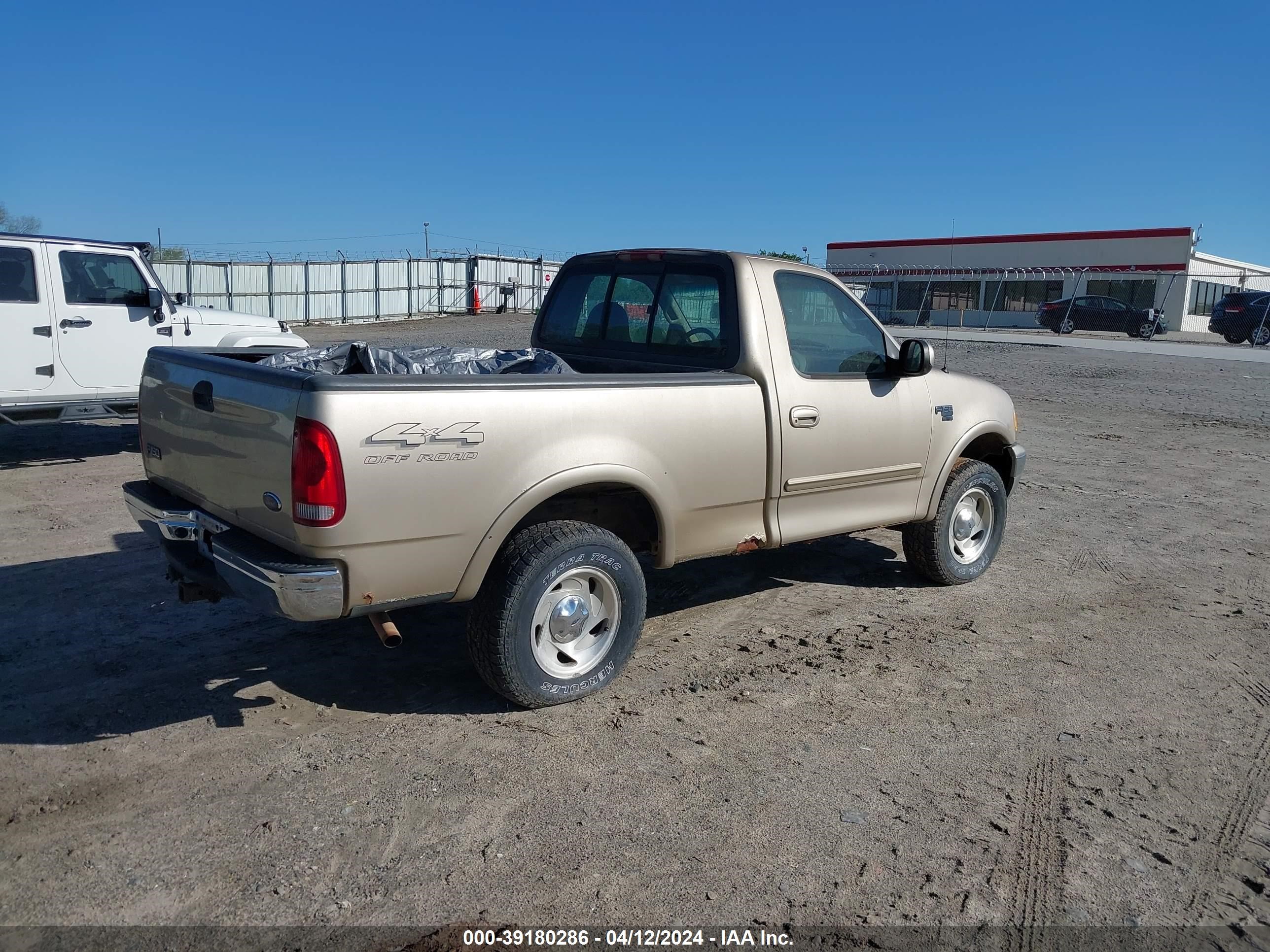 Photo 3 VIN: 1FTRF18W9YNC17386 - FORD F-150 