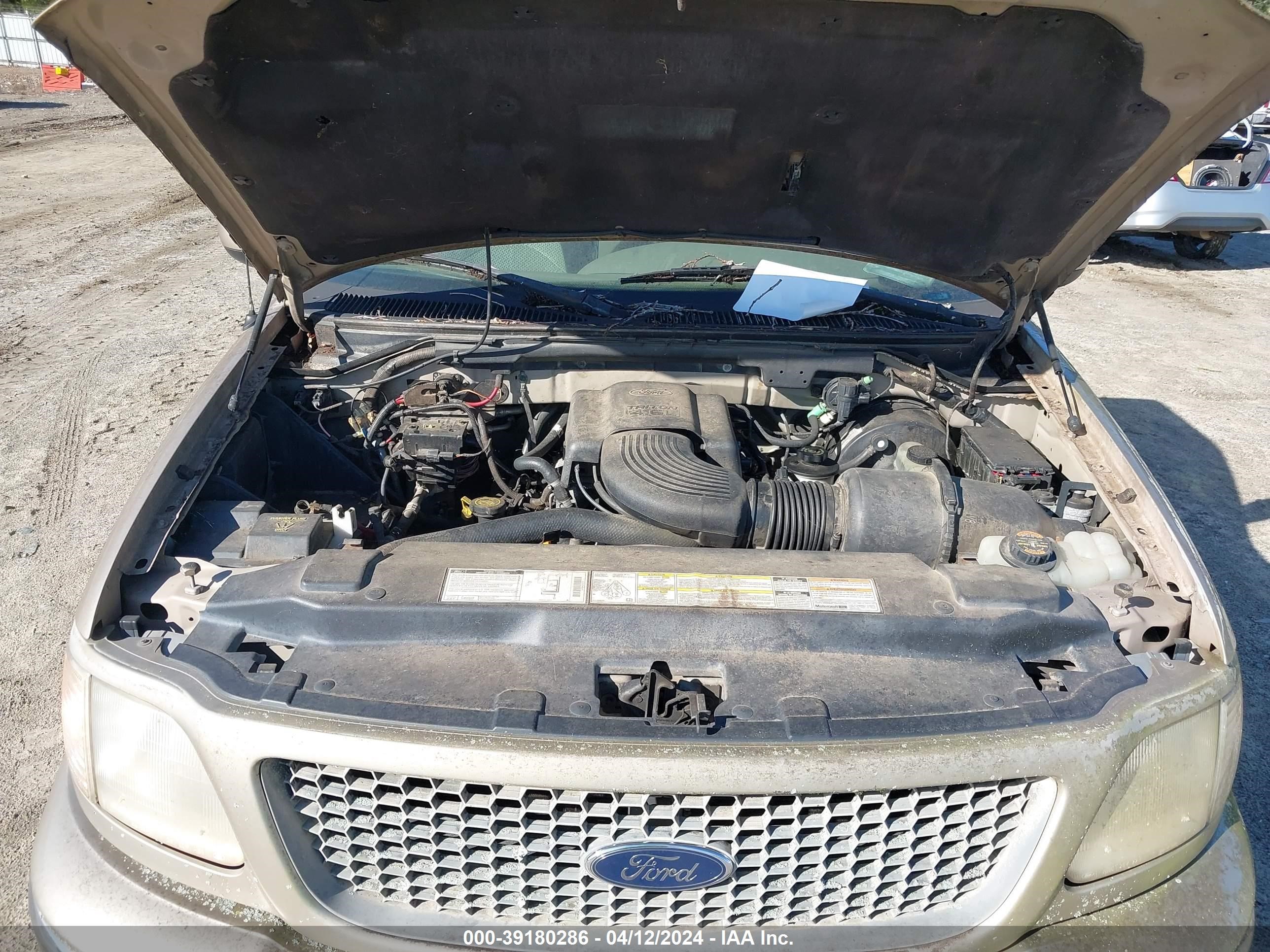 Photo 9 VIN: 1FTRF18W9YNC17386 - FORD F-150 