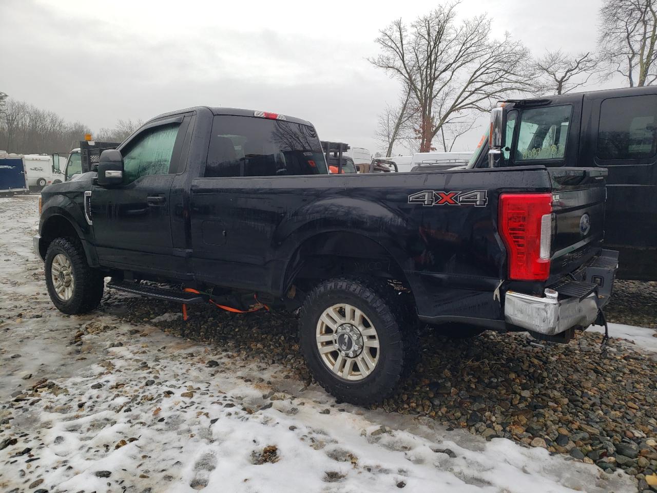 Photo 1 VIN: 1FTRF3B61HEB82413 - FORD F350 