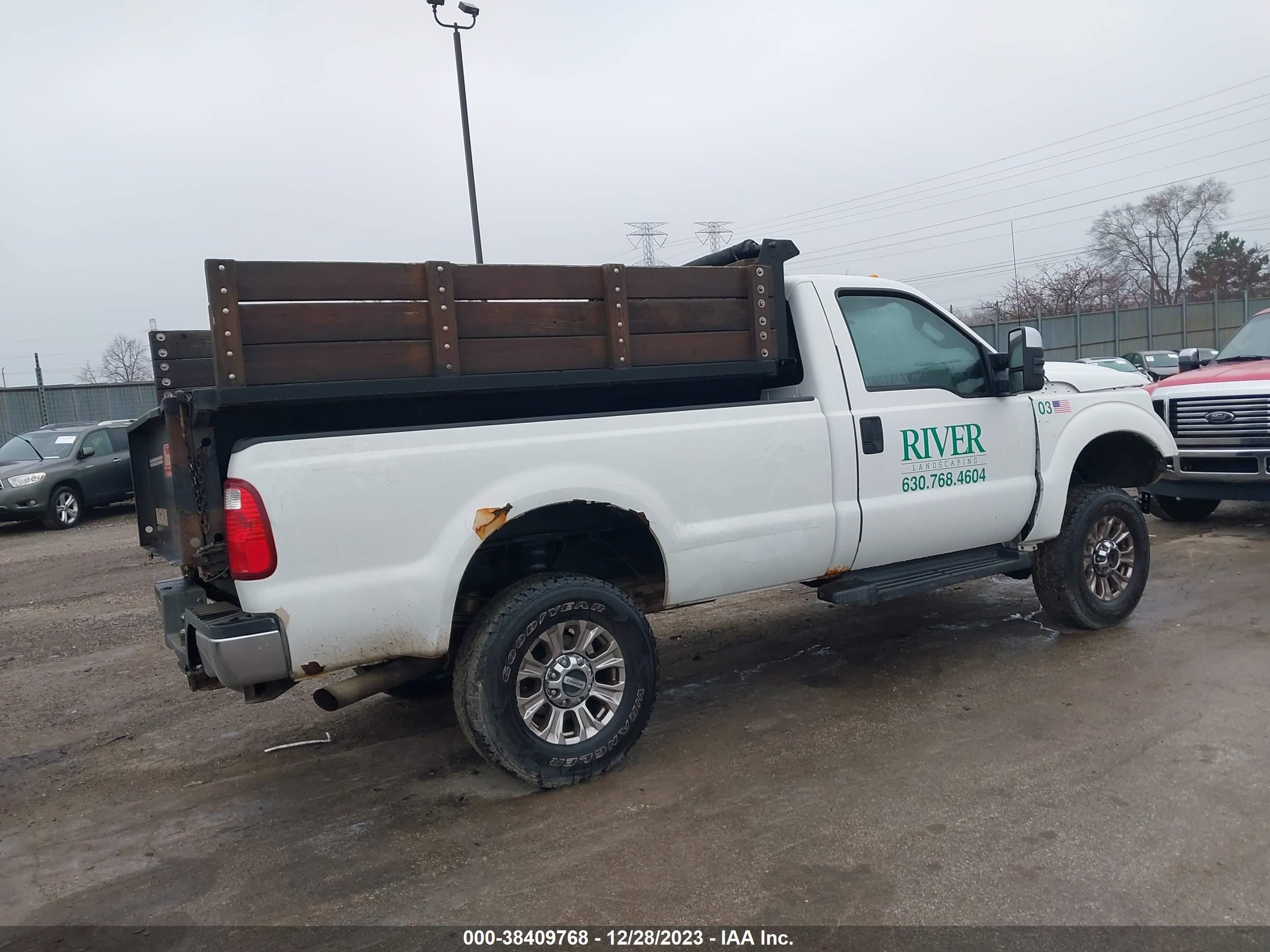 Photo 3 VIN: 1FTRF3B6XBEA96136 - FORD F350 