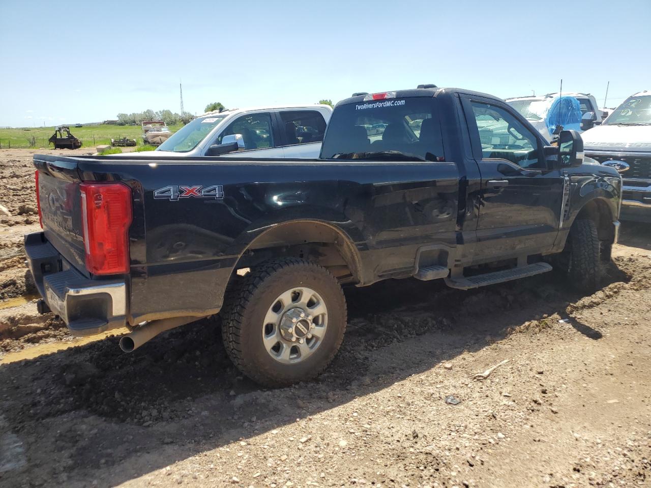 Photo 2 VIN: 1FTRF3BN0PEC70455 - FORD F350 