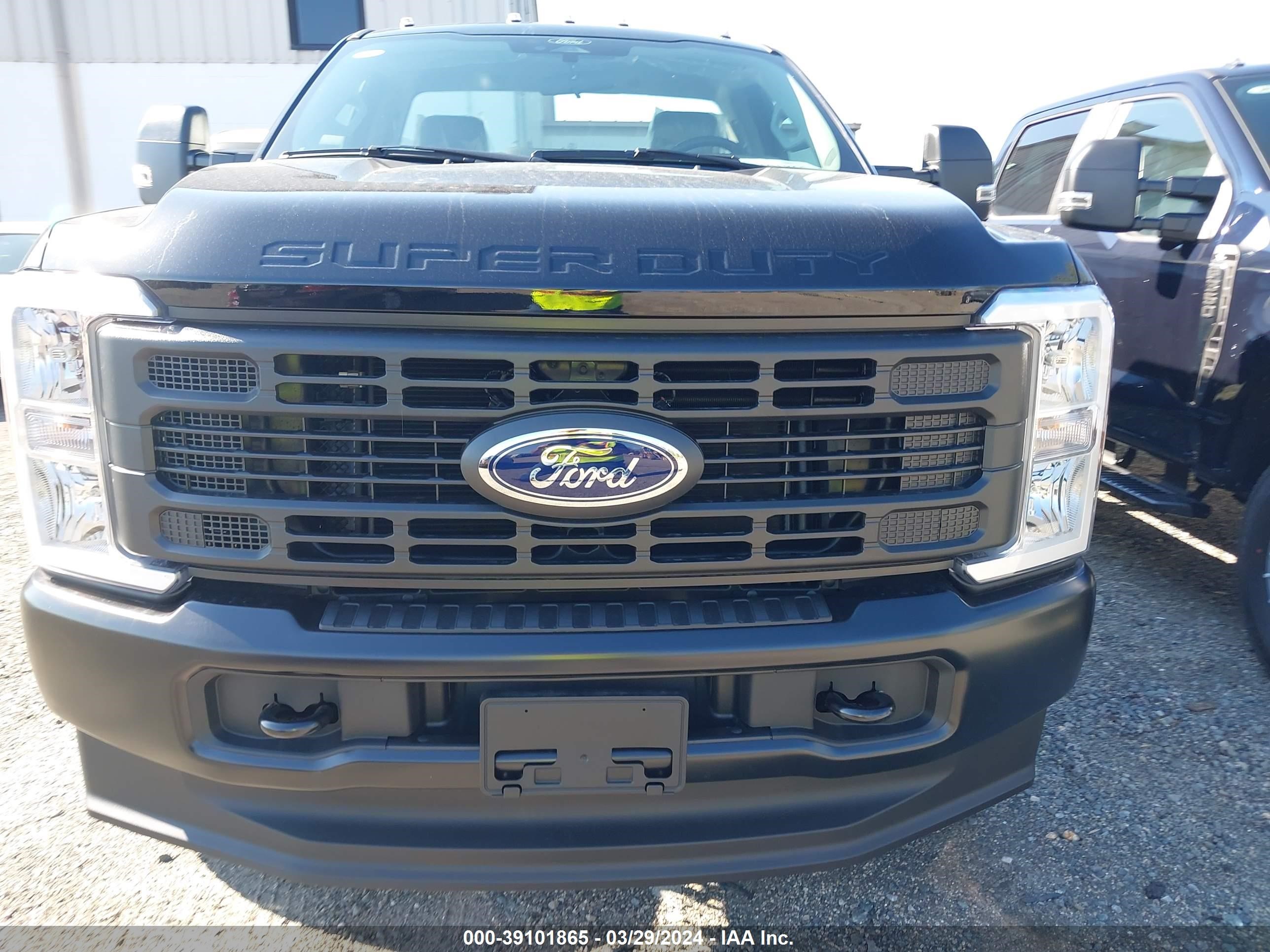 Photo 10 VIN: 1FTRF3DA5RED31912 - FORD F350 