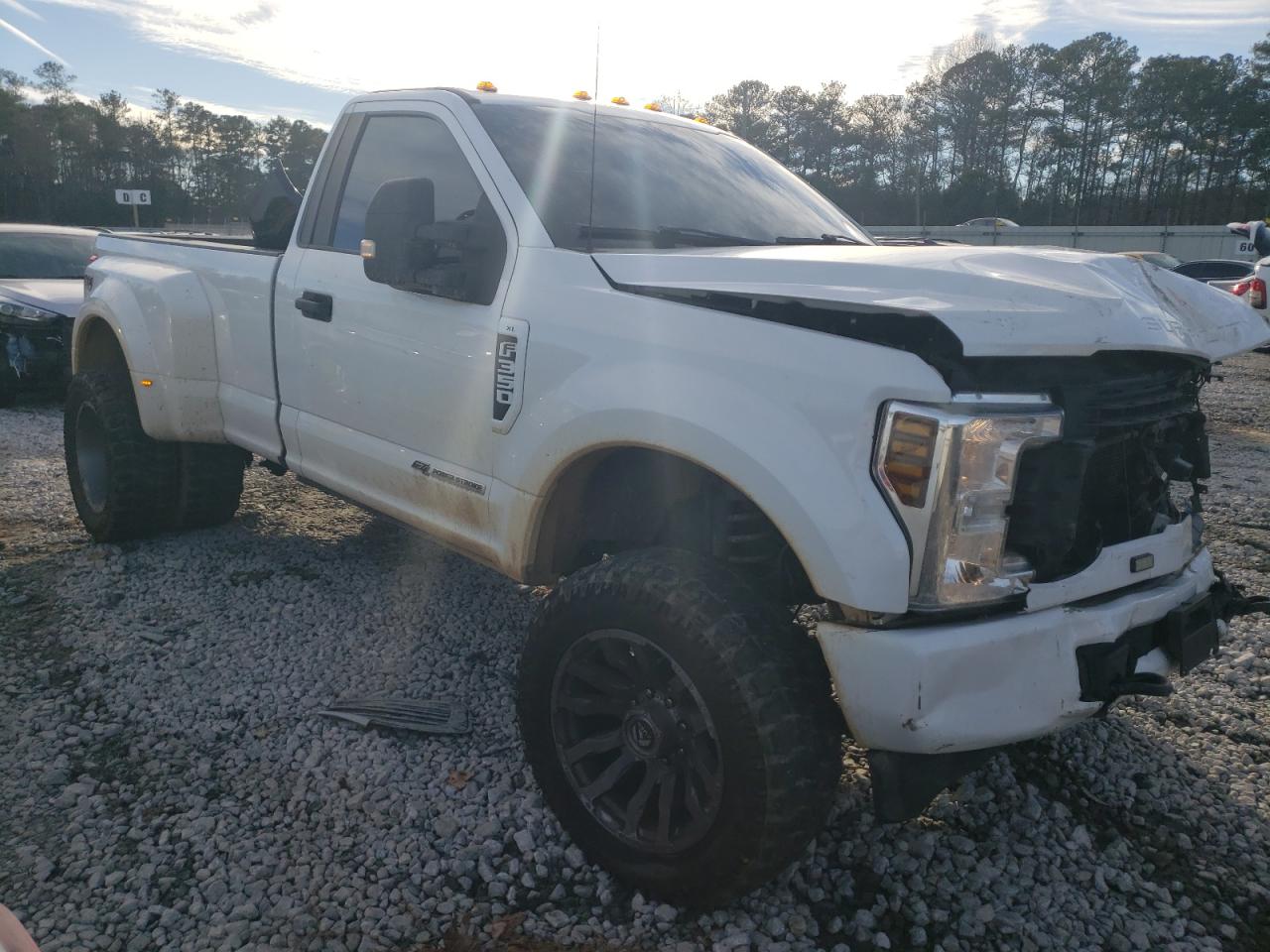 Photo 3 VIN: 1FTRF3DT9JEB35526 - FORD F350 