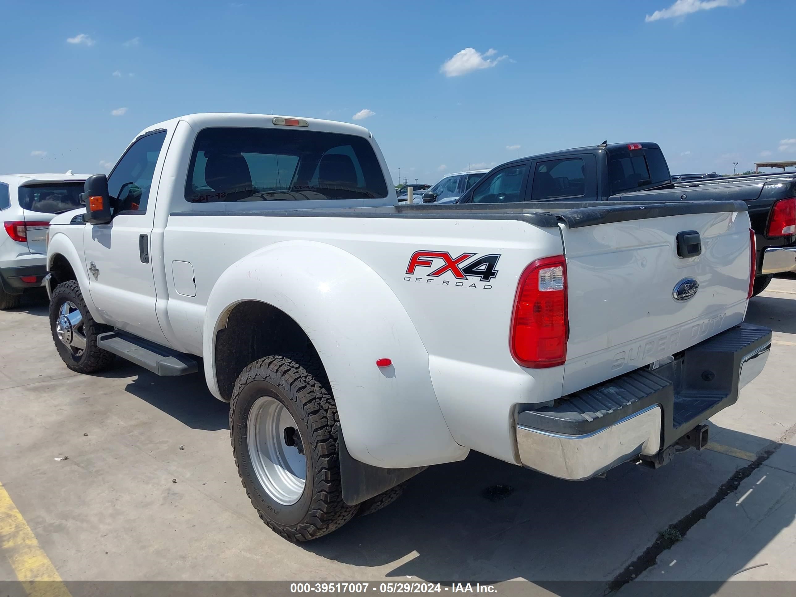 Photo 2 VIN: 1FTRF3DTXCEB73110 - FORD F350 