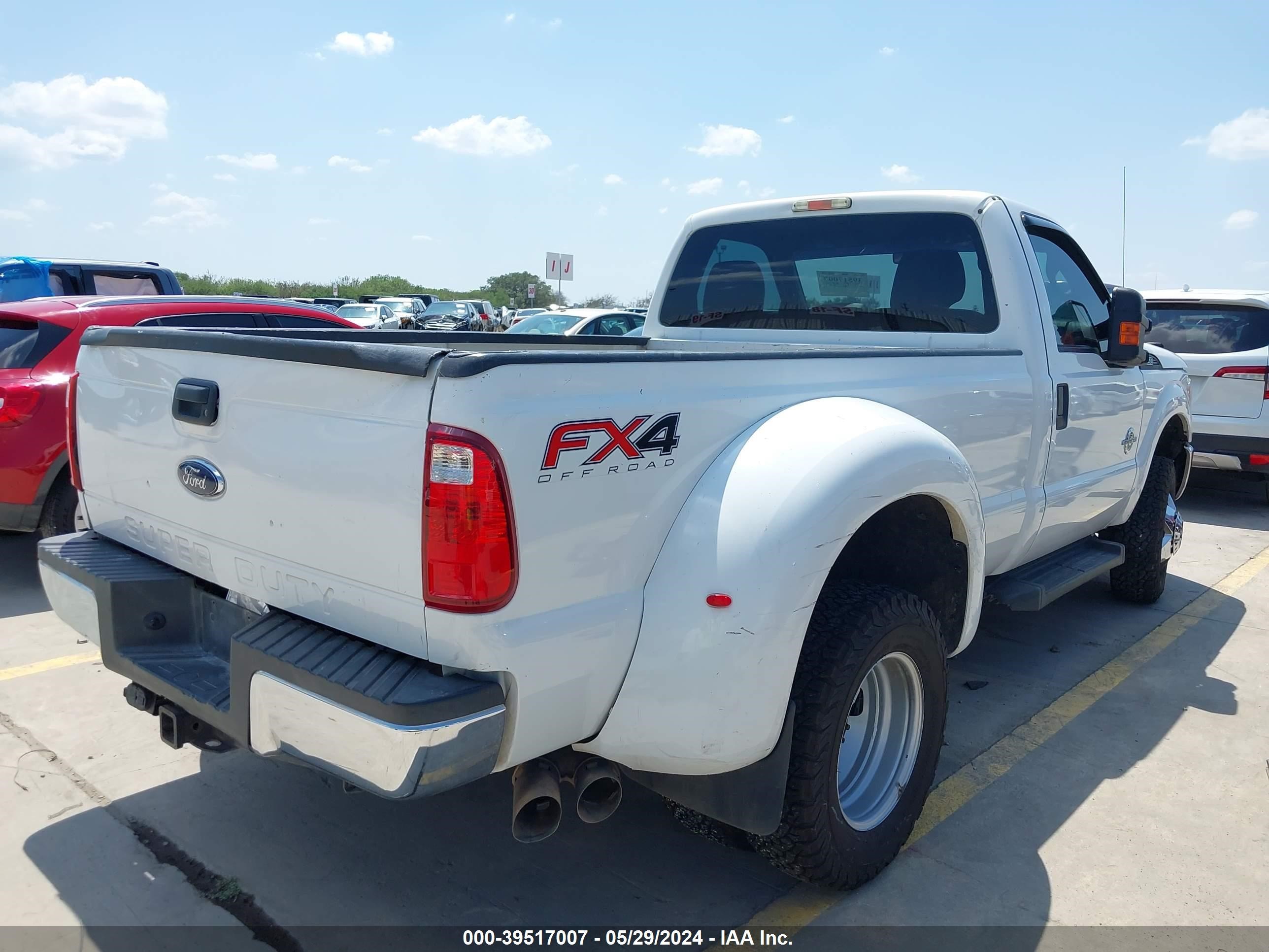 Photo 3 VIN: 1FTRF3DTXCEB73110 - FORD F350 