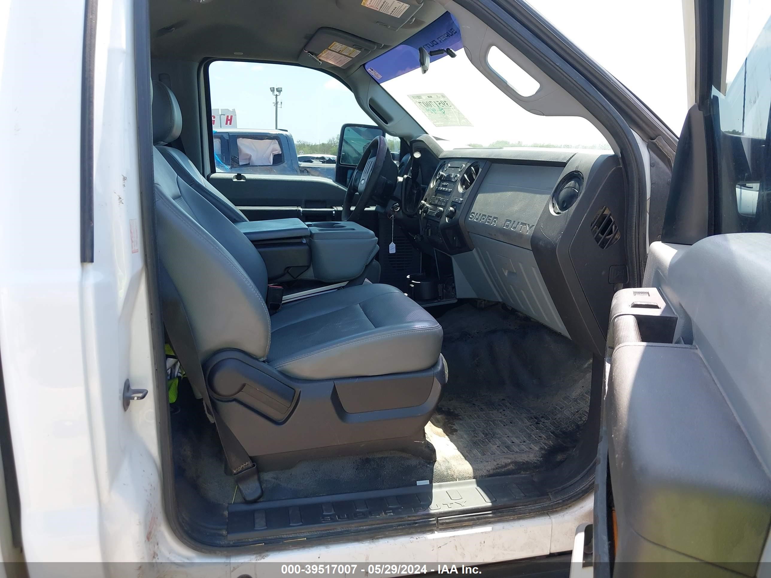 Photo 4 VIN: 1FTRF3DTXCEB73110 - FORD F350 