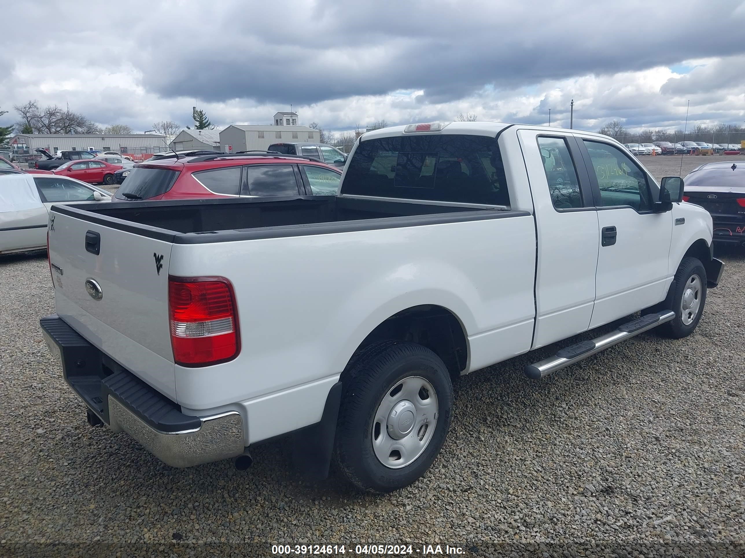 Photo 3 VIN: 1FTRX14W58FA52398 - FORD F-150 